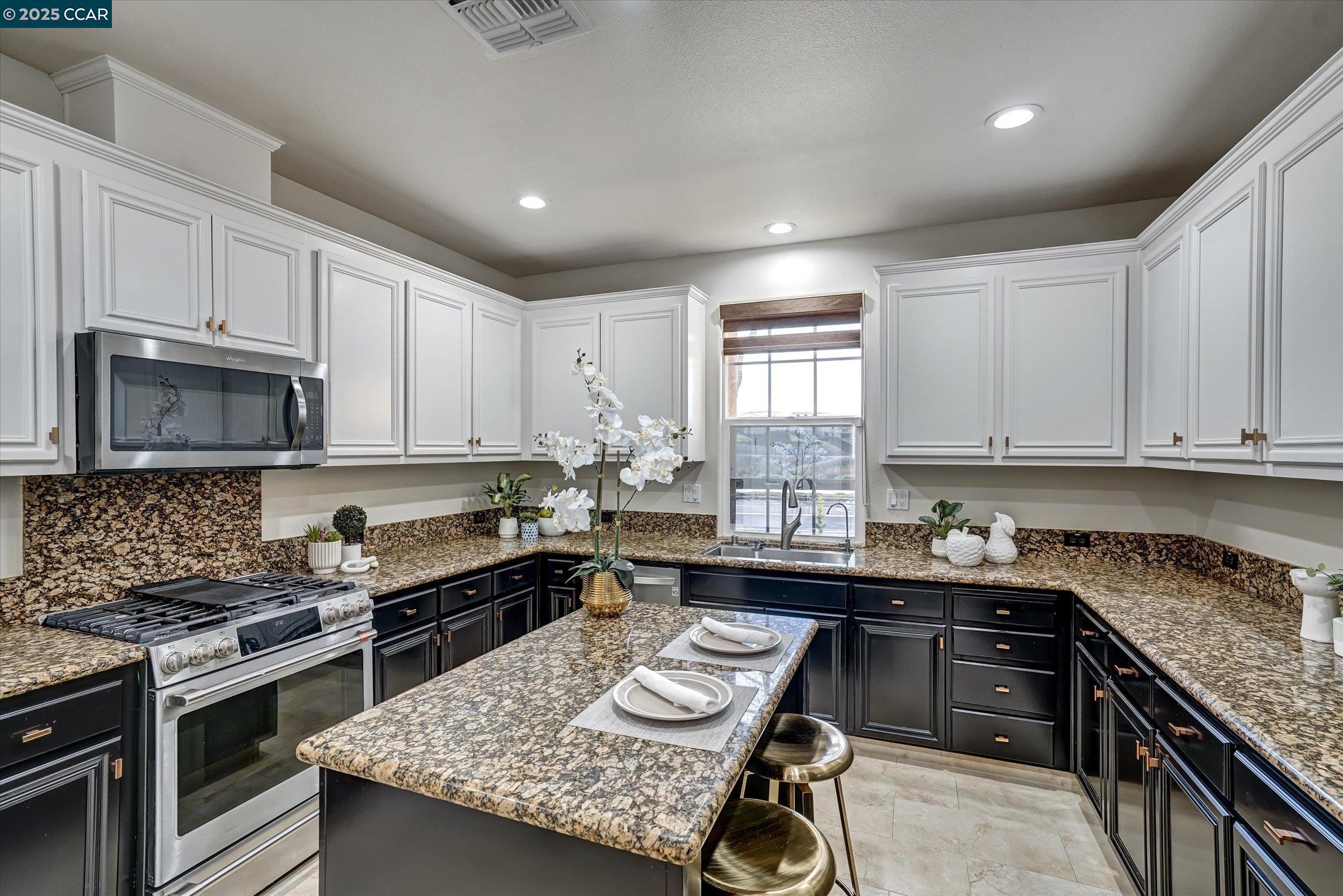 Detail Gallery Image 16 of 56 For 7438 Stoneleaf Rd, San Ramon,  CA 94582 - 3 Beds | 2/1 Baths