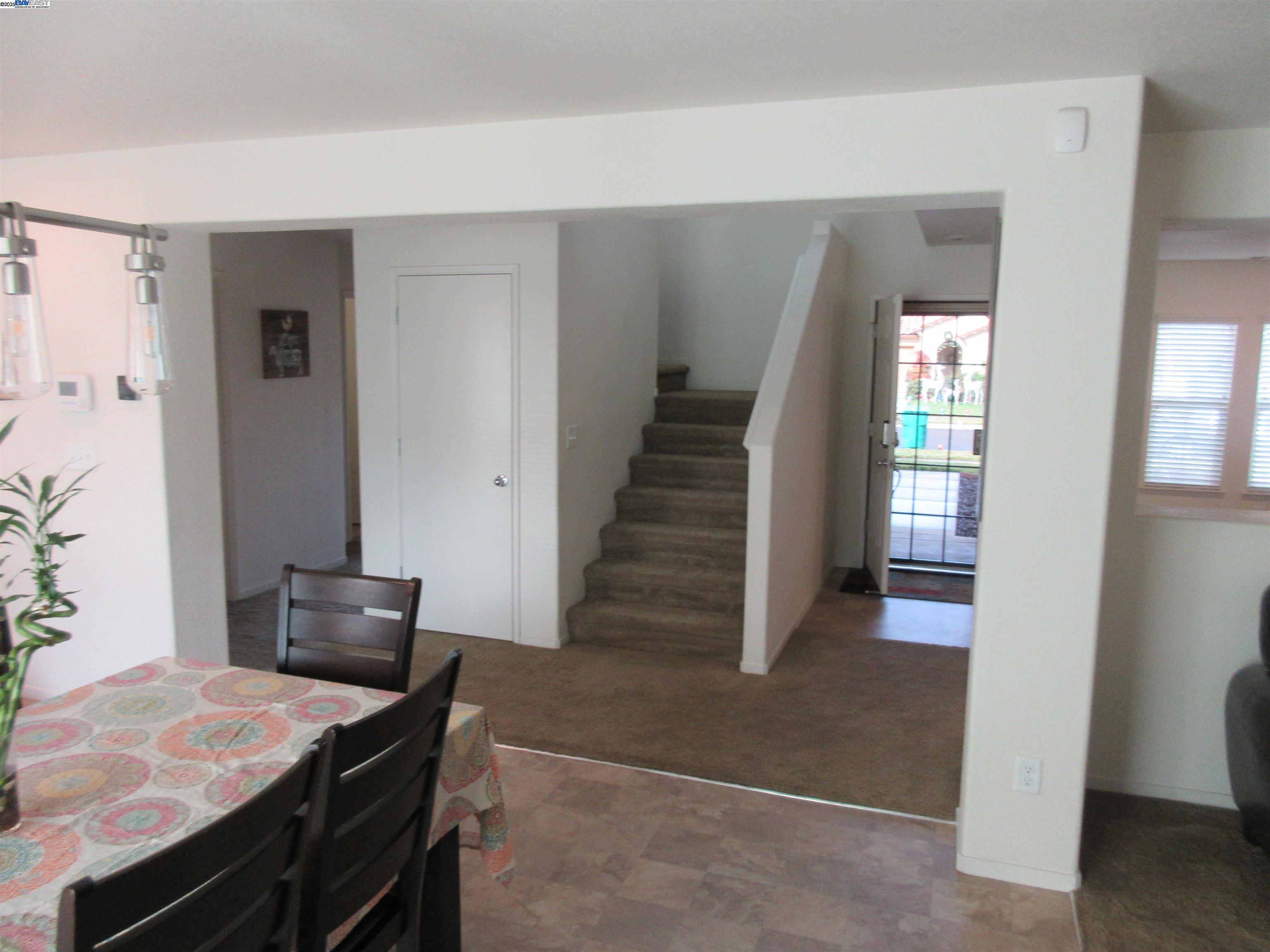 Detail Gallery Image 7 of 20 For 3870 Trieste Cir, Stockton,  CA 95205 - 4 Beds | 2/1 Baths