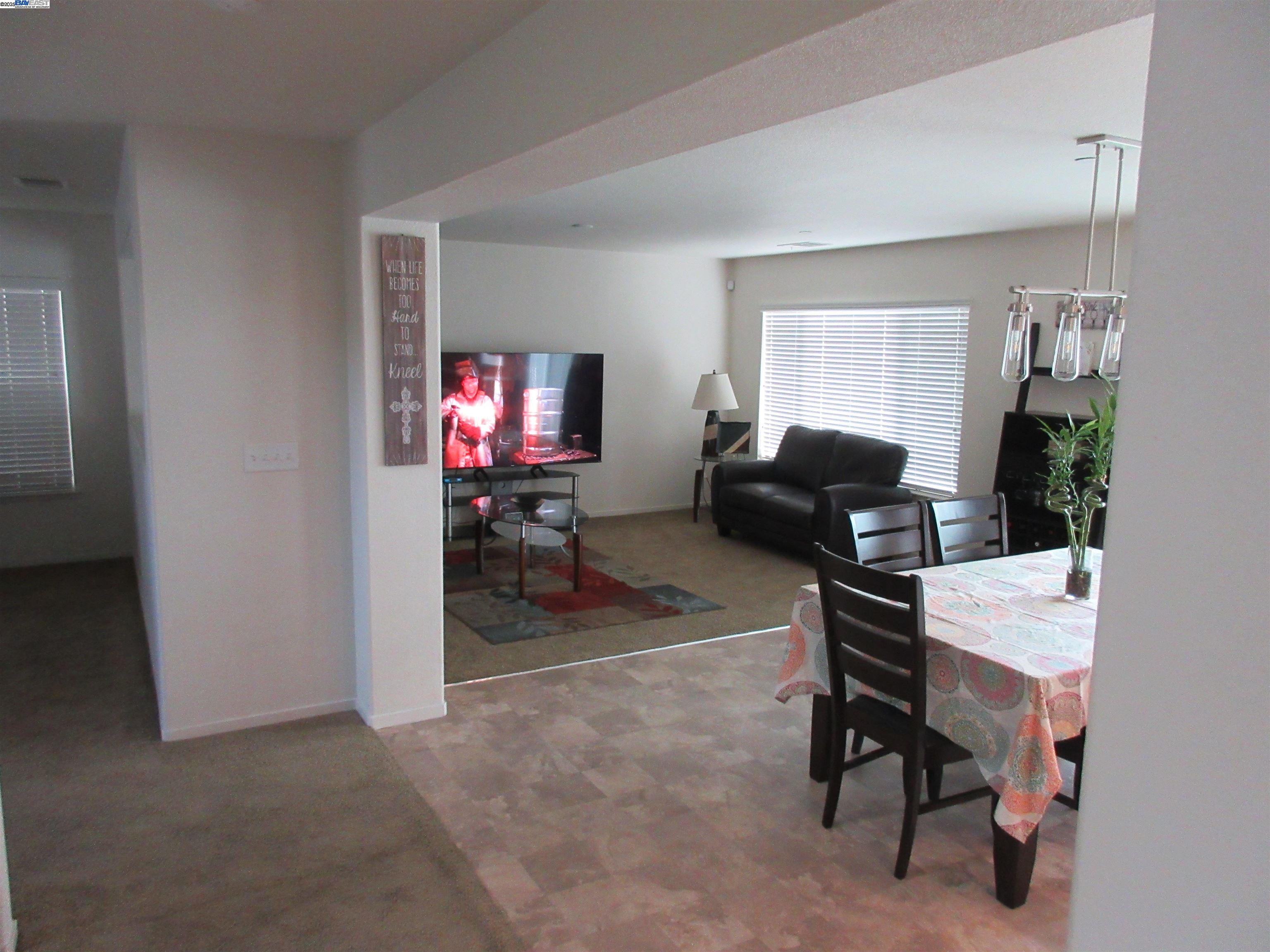 Detail Gallery Image 9 of 20 For 3870 Trieste Cir, Stockton,  CA 95205 - 4 Beds | 2/1 Baths