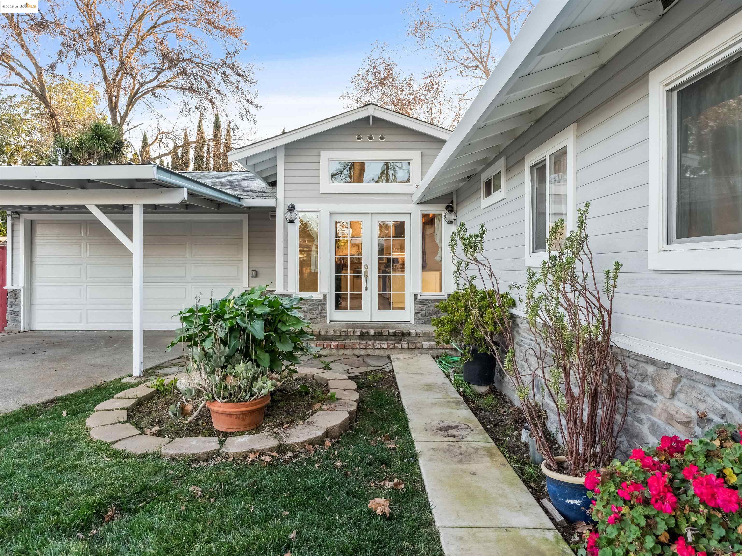 Detail Gallery Image 1 of 1 For 1650 Dorchester Pl, Concord,  CA 94519 - 3 Beds | 3 Baths
