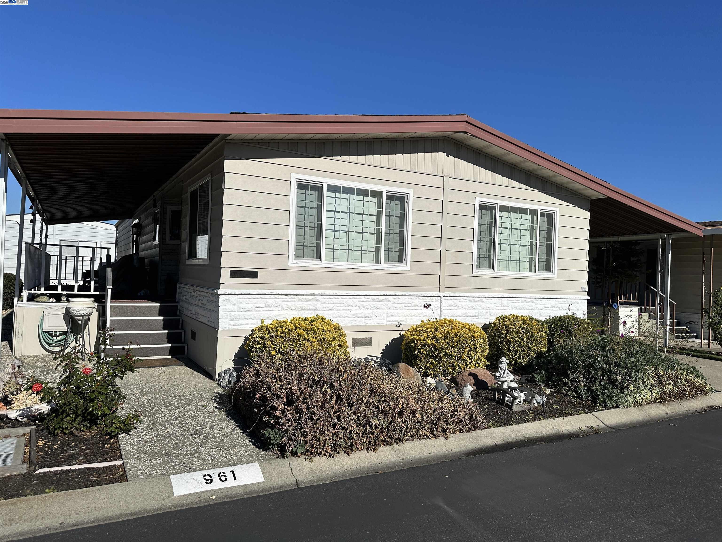 Detail Gallery Image 1 of 1 For 961 New England Village Dr., Hayward,  CA 94544 - 2 Beds | 2 Baths