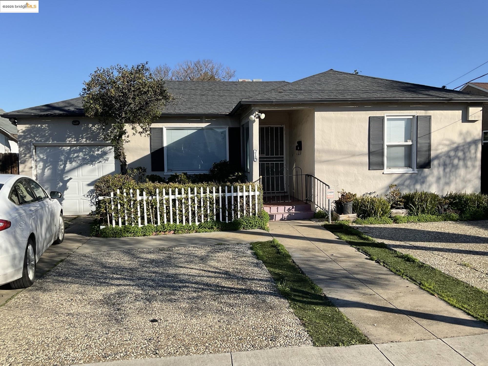 Detail Gallery Image 1 of 1 For 215 California Avenue, Pittsburg,  CA 94565 - 2 Beds | 1 Baths