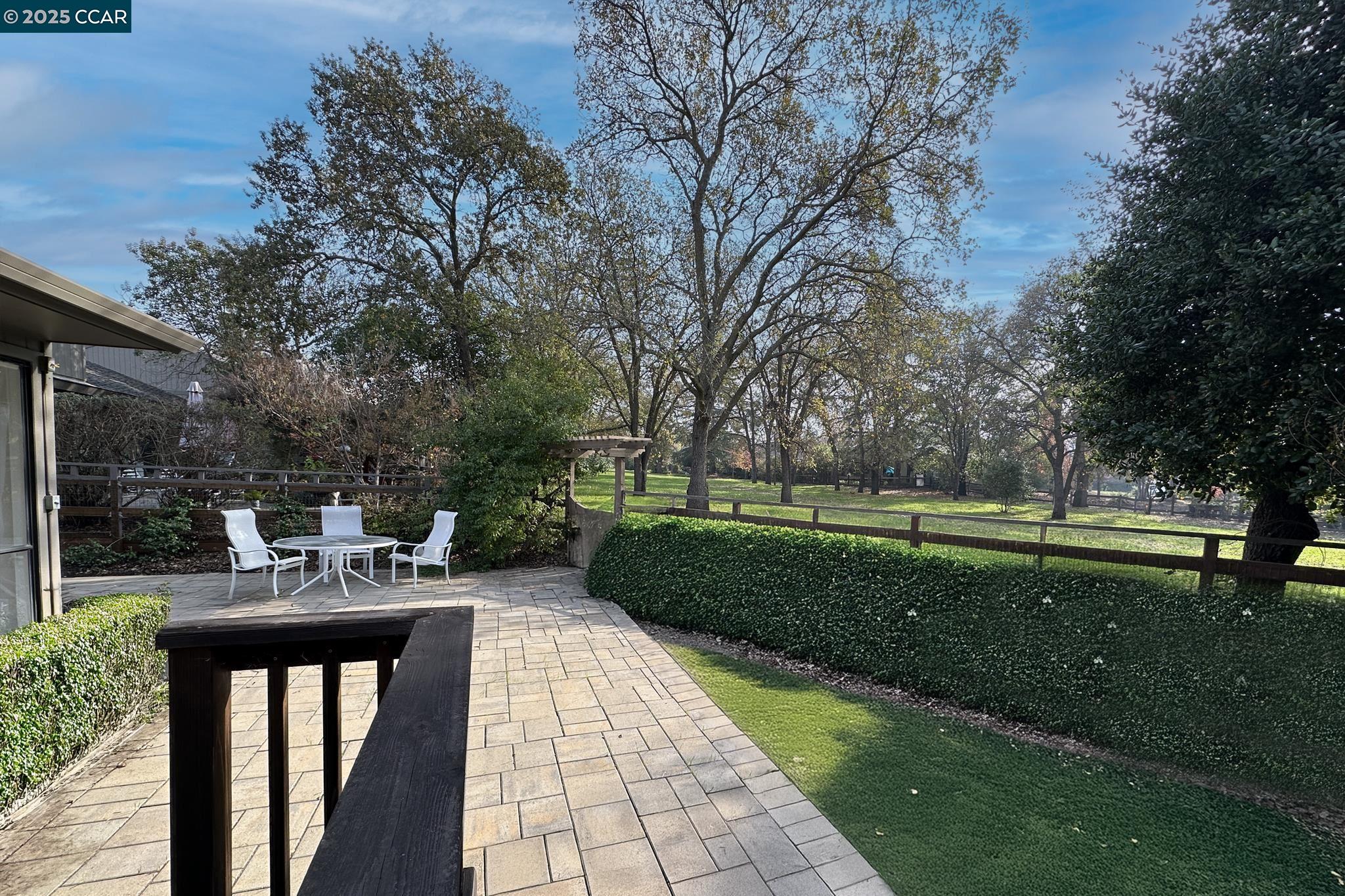 Photo #2: 41082110 Listing 