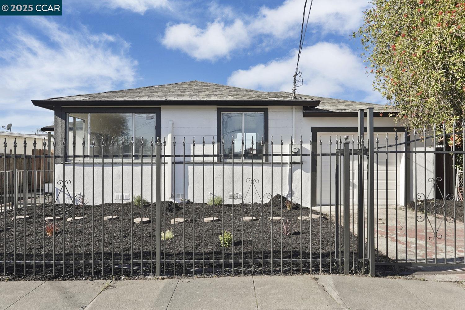 Detail Gallery Image 1 of 1 For 829 7th Street, Richmond,  CA 94801 - 3 Beds | 1 Baths