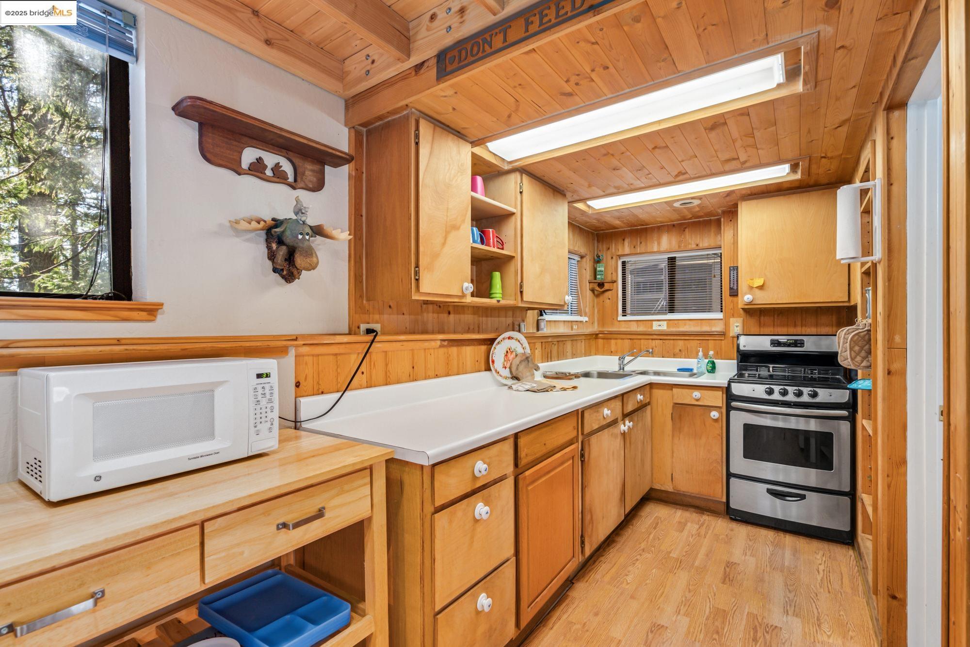 Detail Gallery Image 4 of 36 For 25482 Rebekah Rd, Long Barn,  CA 95335 - 1 Beds | 1 Baths