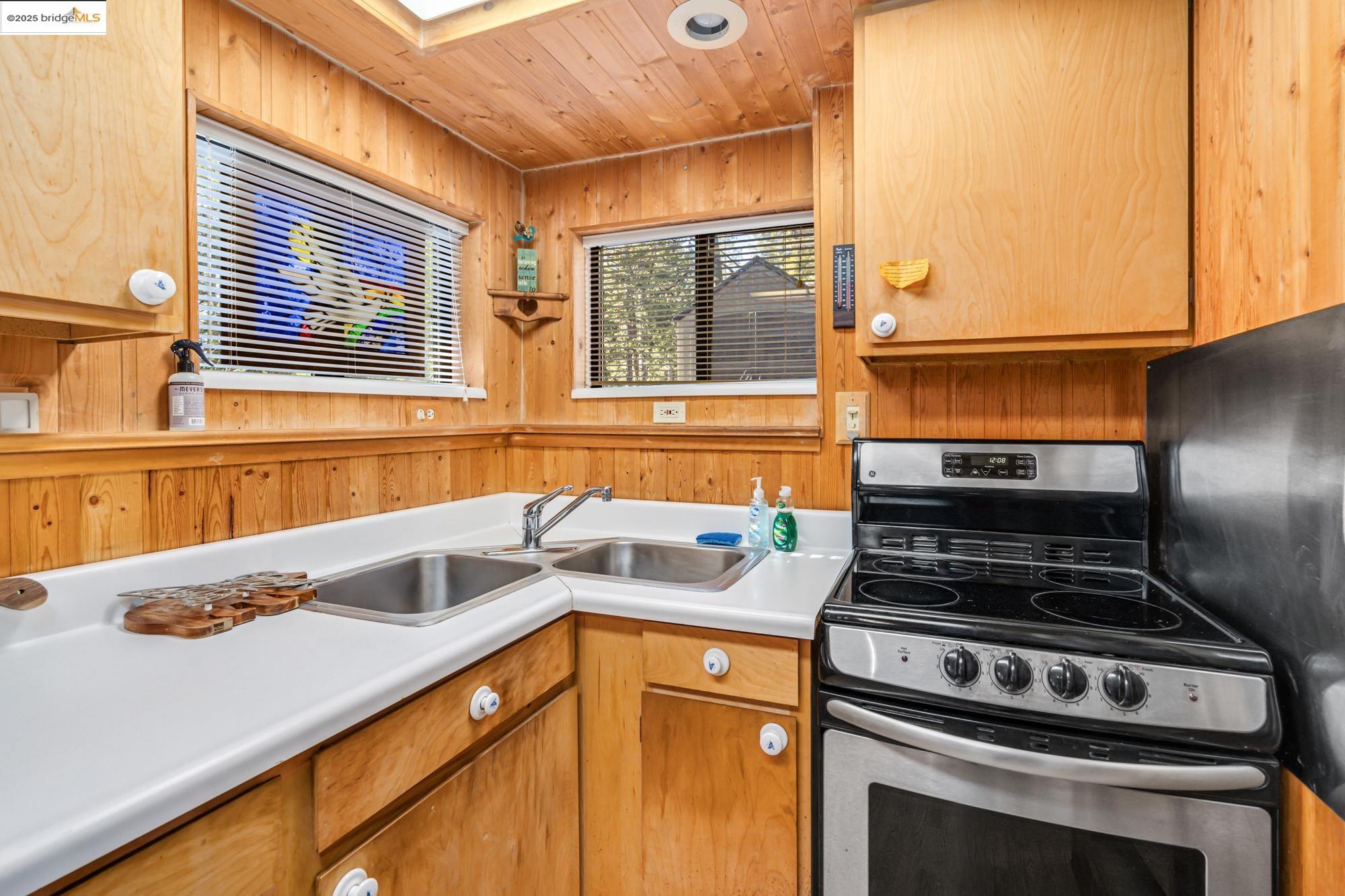 Detail Gallery Image 6 of 36 For 25482 Rebekah Rd, Long Barn,  CA 95335 - 1 Beds | 1 Baths