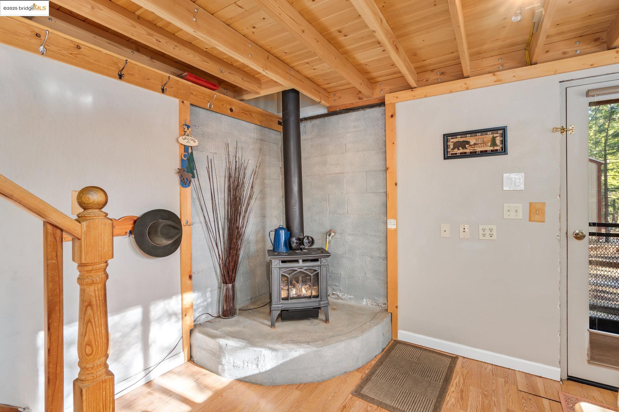 Detail Gallery Image 9 of 36 For 25482 Rebekah Rd, Long Barn,  CA 95335 - 1 Beds | 1 Baths