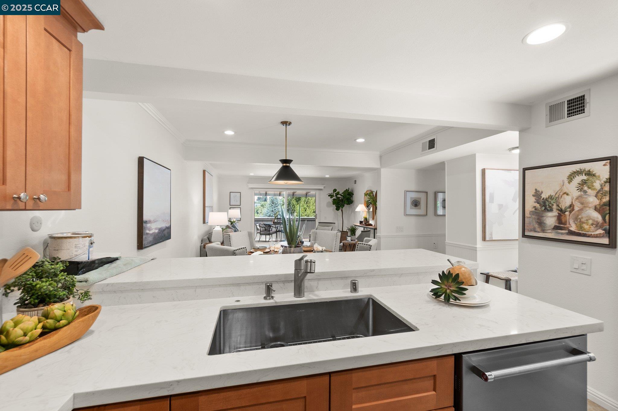 Photo #2: 41082147 Listing 