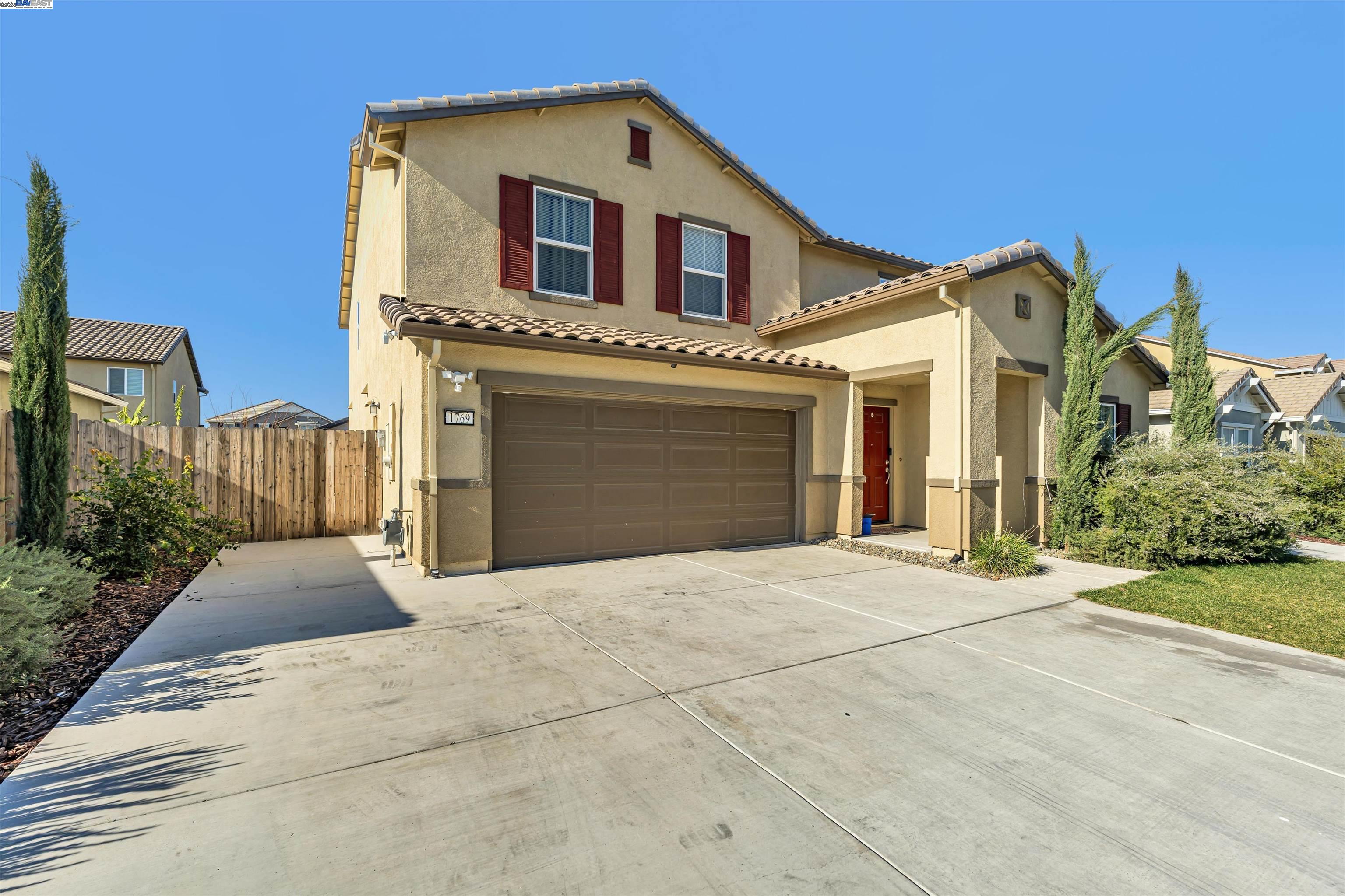 Detail Gallery Image 2 of 45 For 1769 Townsend Ave, Manteca,  CA 95337 - 5 Beds | 3 Baths