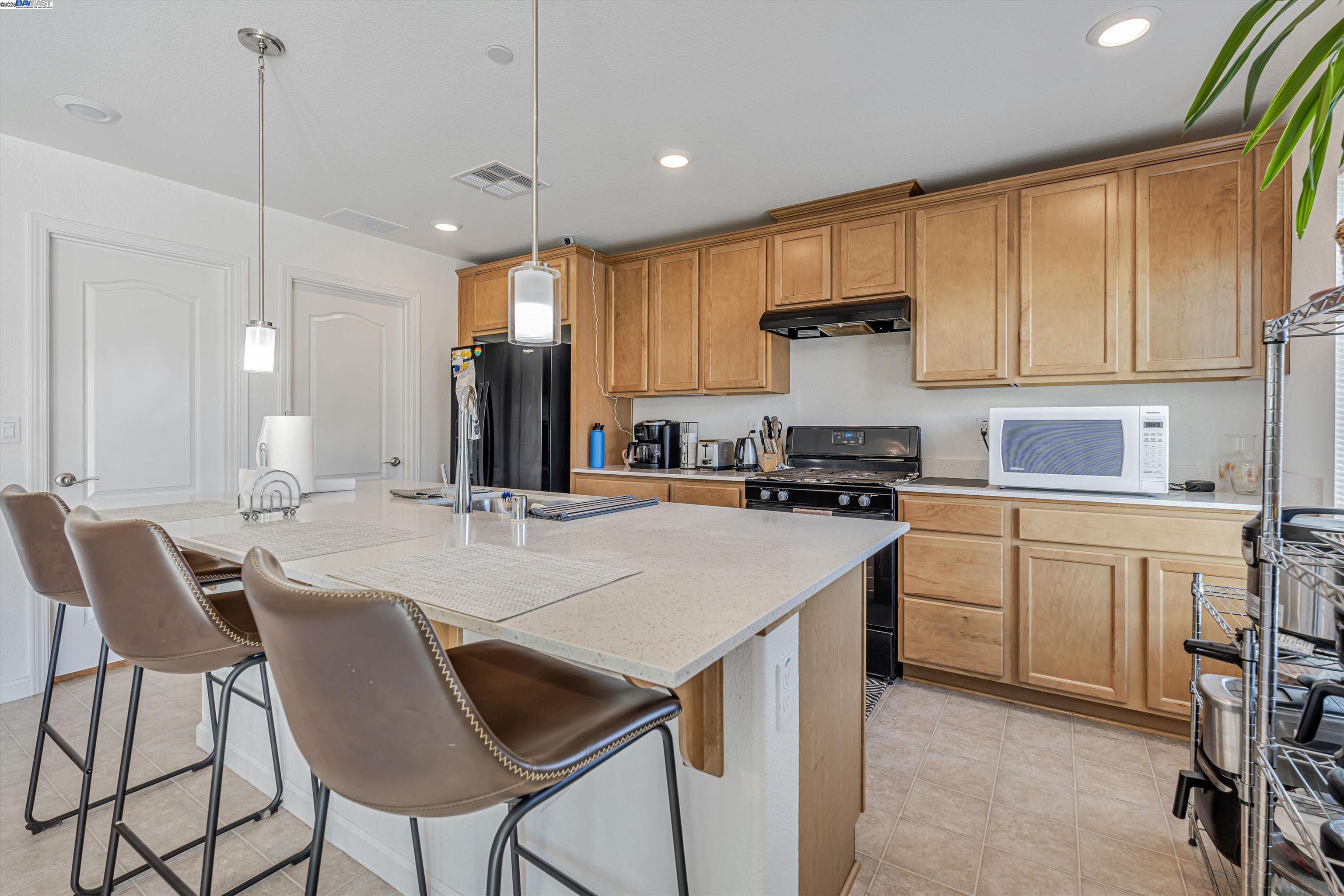 Detail Gallery Image 11 of 45 For 1769 Townsend Ave, Manteca,  CA 95337 - 5 Beds | 3 Baths