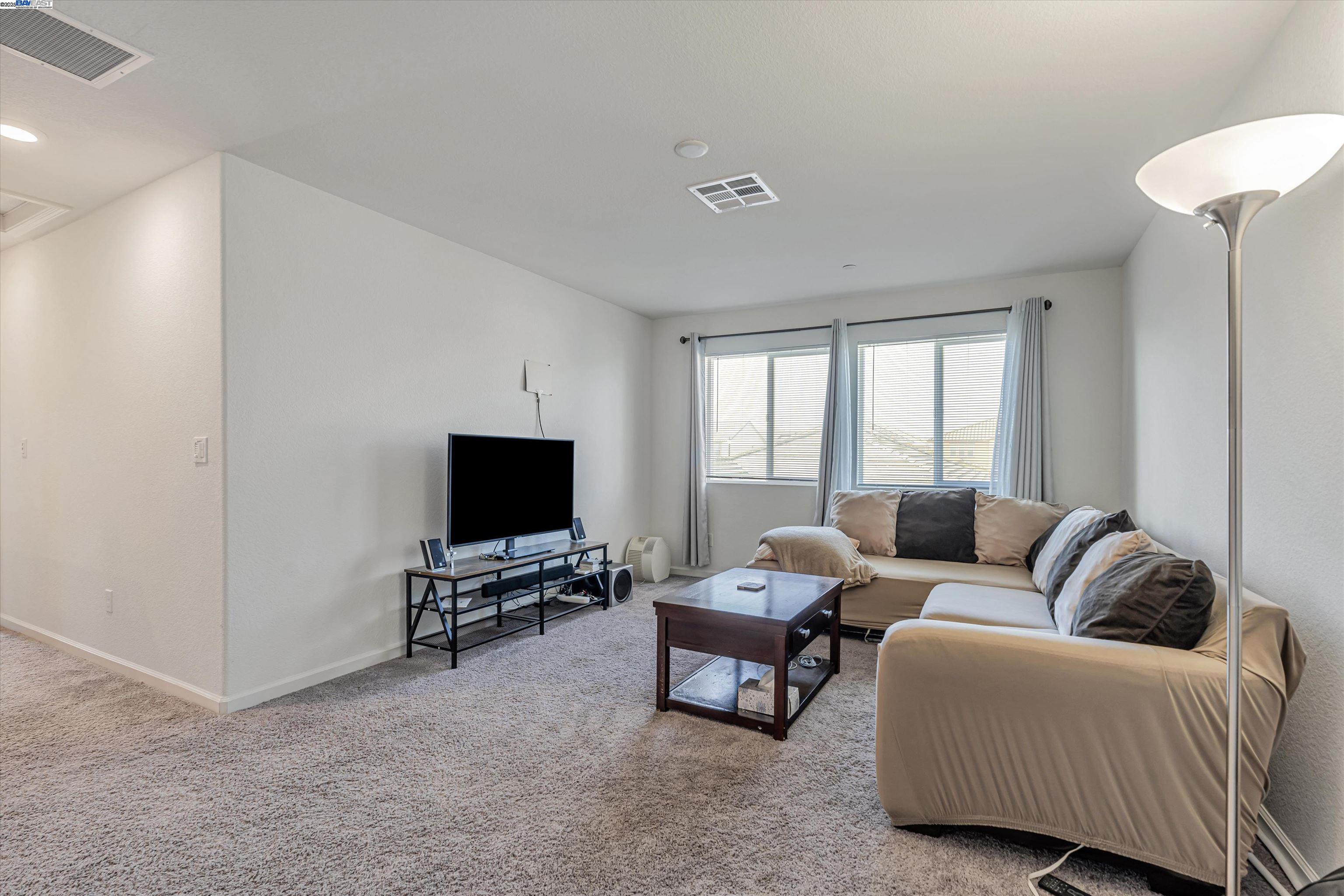 Detail Gallery Image 14 of 45 For 1769 Townsend Ave, Manteca,  CA 95337 - 5 Beds | 3 Baths