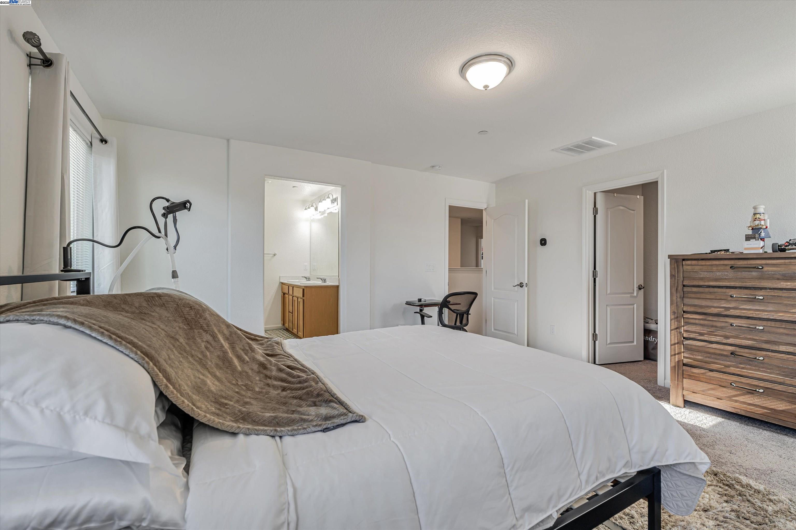 Detail Gallery Image 16 of 45 For 1769 Townsend Ave, Manteca,  CA 95337 - 5 Beds | 3 Baths