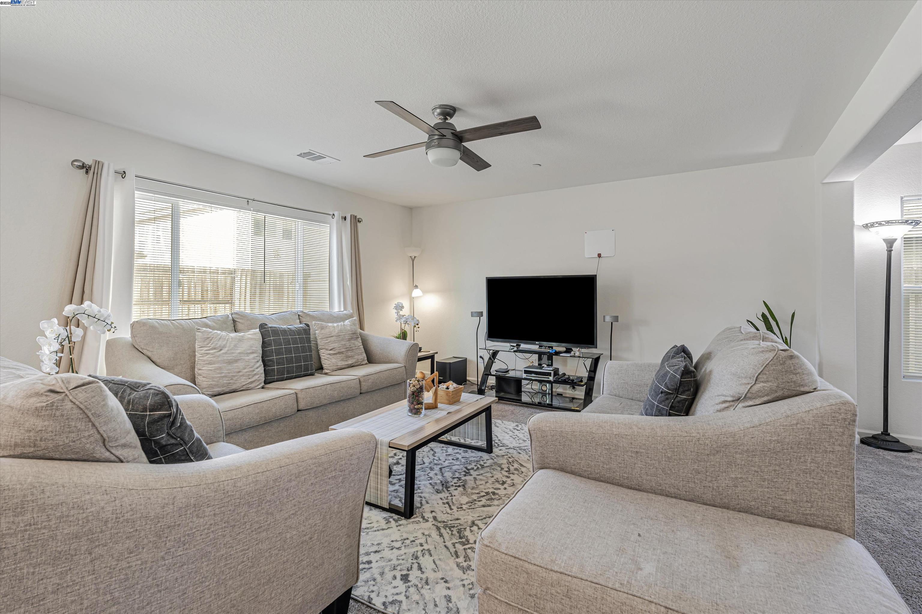 Detail Gallery Image 4 of 45 For 1769 Townsend Ave, Manteca,  CA 95337 - 5 Beds | 3 Baths