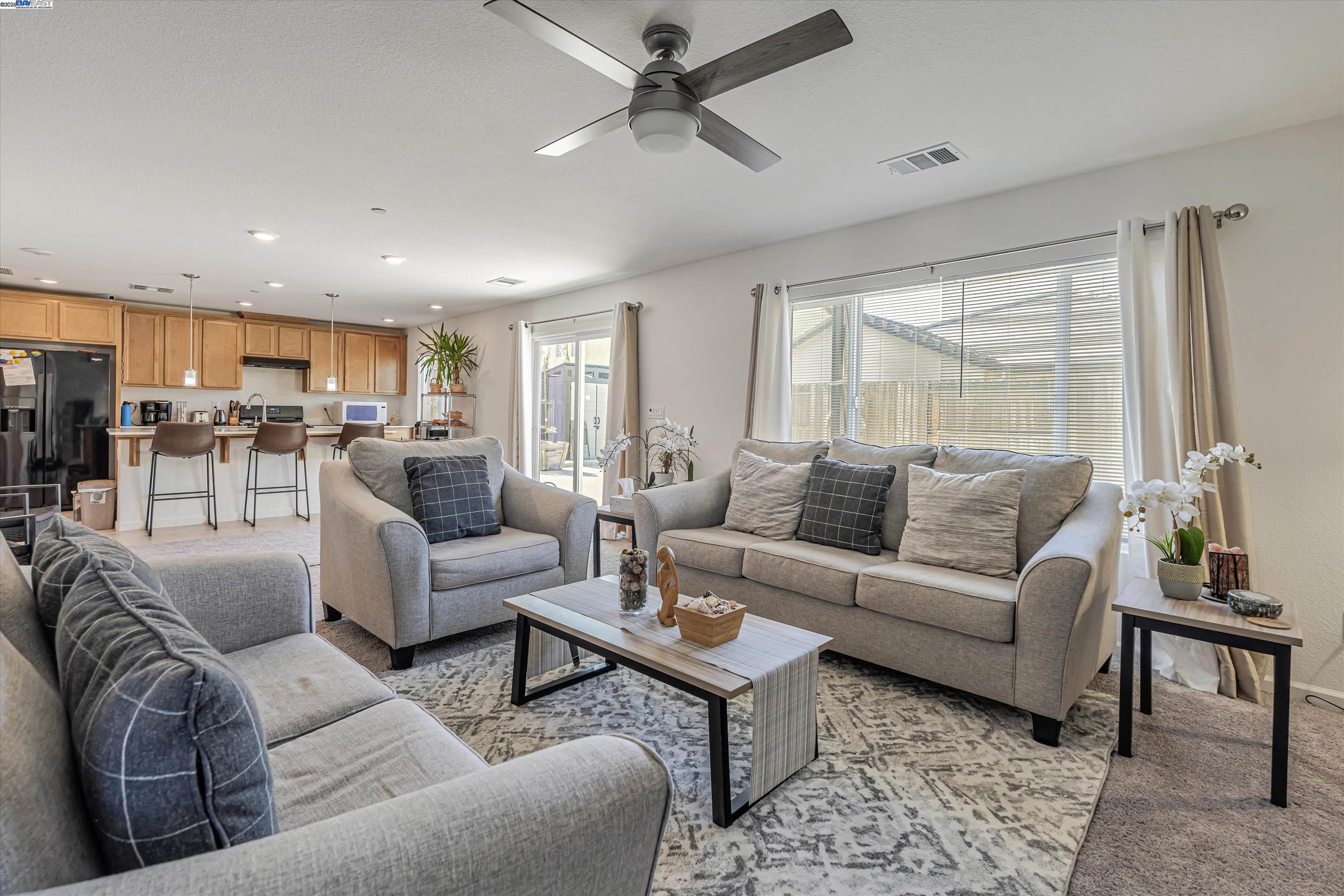 Detail Gallery Image 5 of 45 For 1769 Townsend Ave, Manteca,  CA 95337 - 5 Beds | 3 Baths