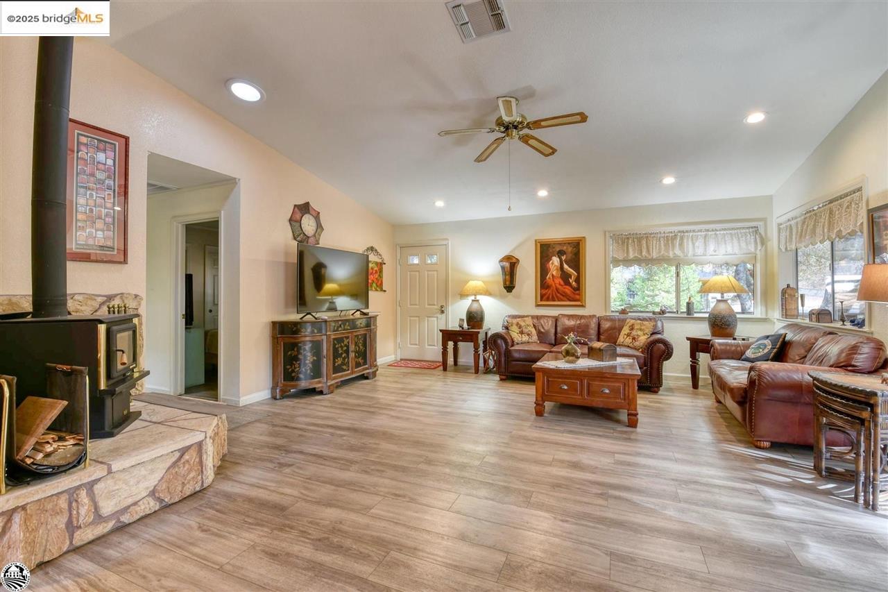13170 Jackson Mill, Groveland, California 95321, 3 Bedrooms Bedrooms, 5 Rooms Rooms,2 BathroomsBathrooms,Residential,For Sale,13170 Jackson Mill,41082155