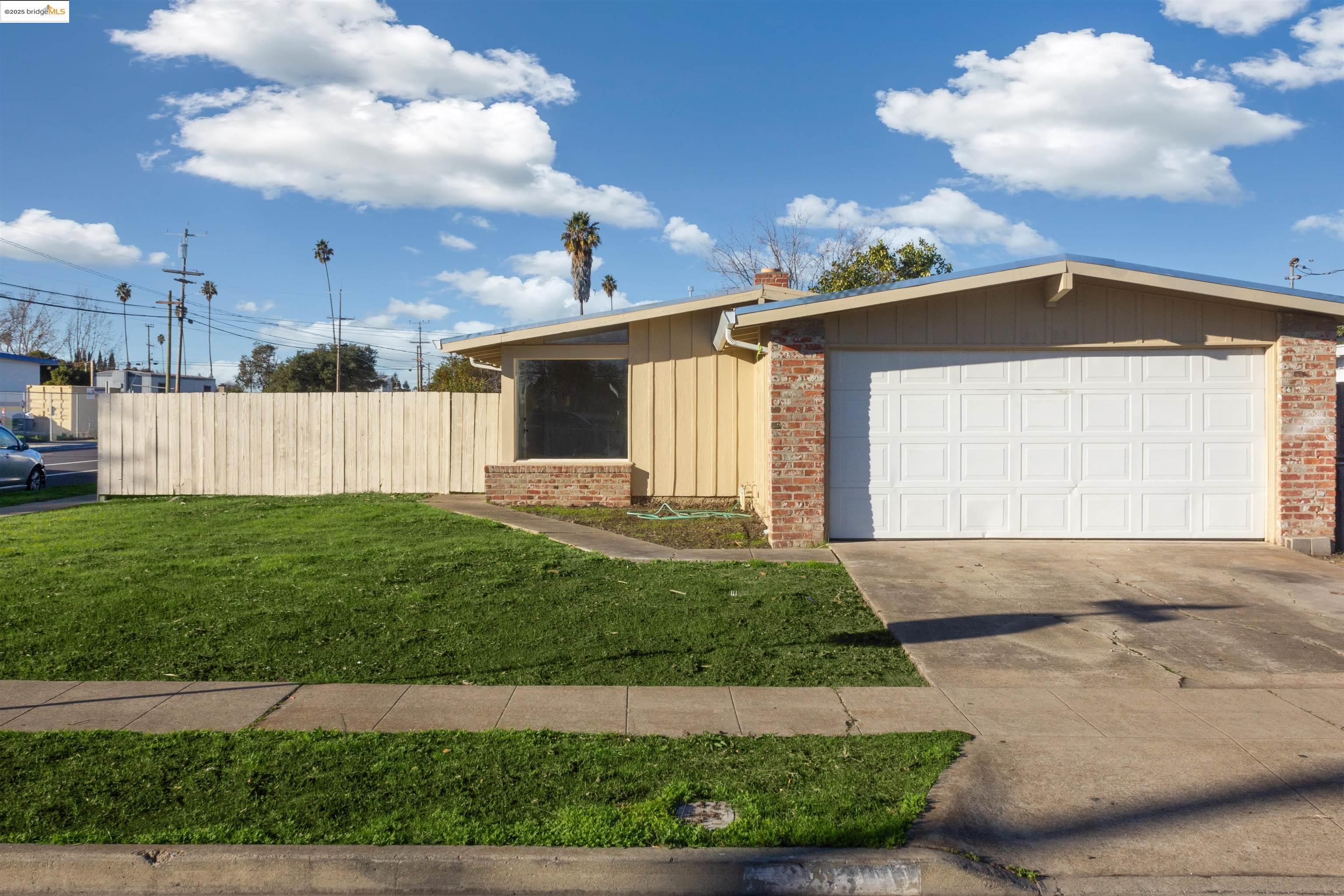 Detail Gallery Image 1 of 1 For 2193 Florida St, Hayward,  CA 94545 - 3 Beds | 2 Baths