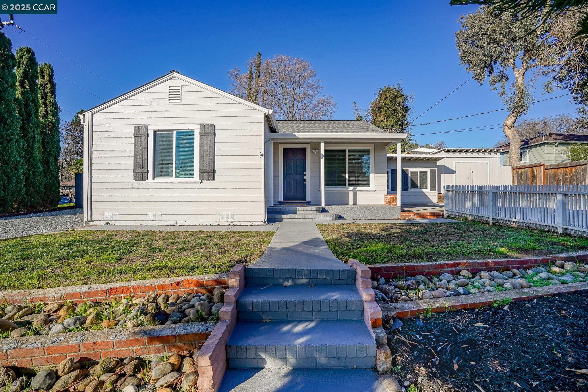 Detail Gallery Image 1 of 1 For 4786 Blum Road, Martinez,  CA 94553 - 3 Beds | 2 Baths