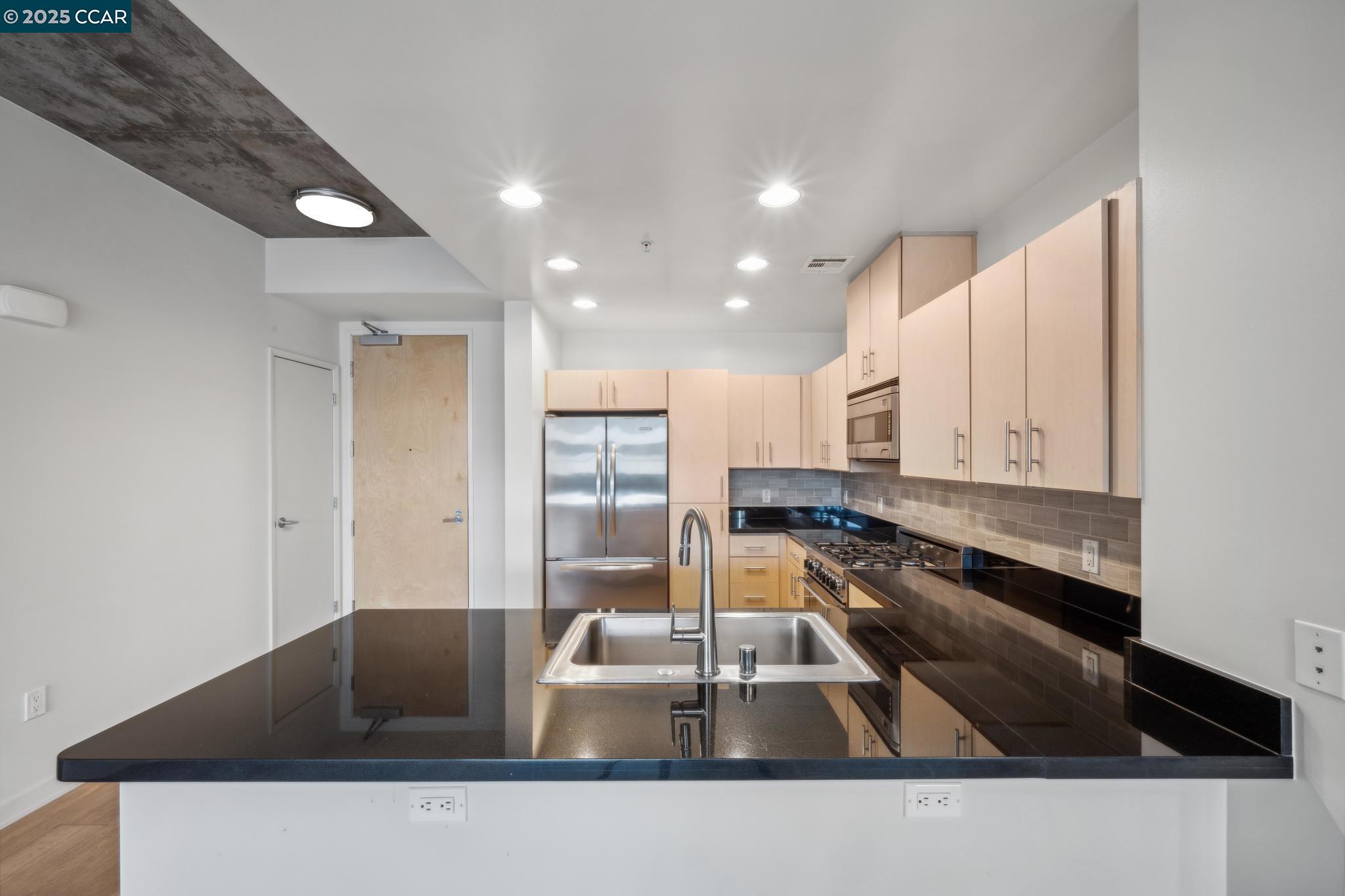 Detail Gallery Image 6 of 31 For 311 2nd St #710,  Oakland,  CA 94607 - 2 Beds | 2 Baths