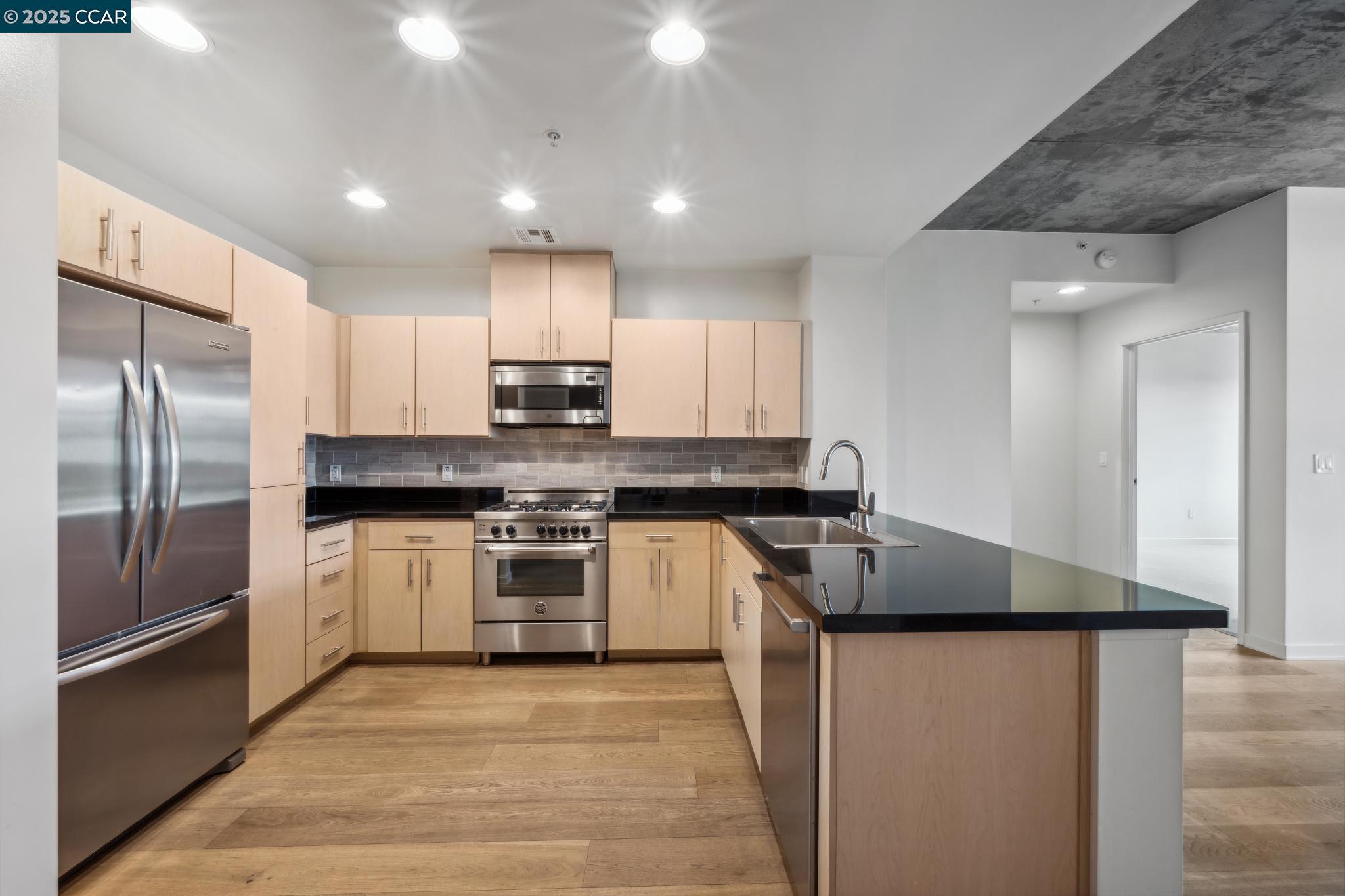 Detail Gallery Image 7 of 31 For 311 2nd St #710,  Oakland,  CA 94607 - 2 Beds | 2 Baths