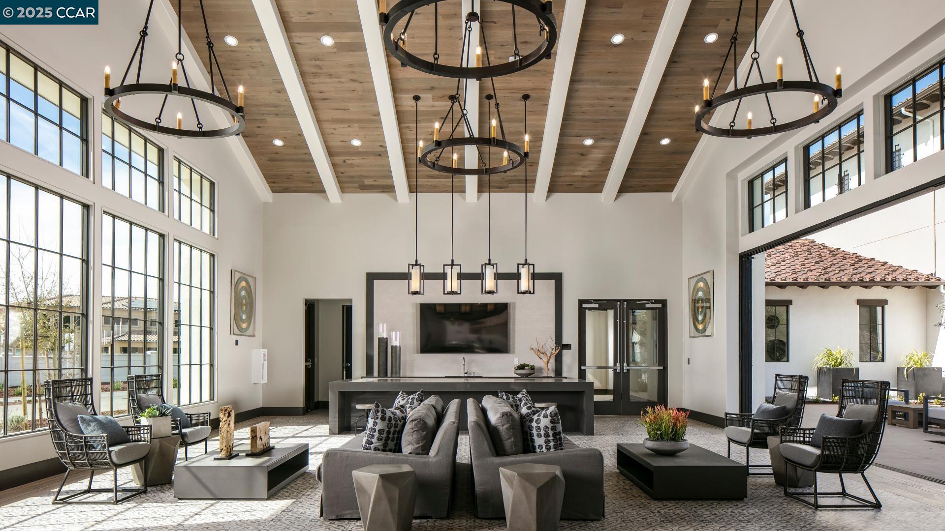 Detail Gallery Image 13 of 24 For 2135 via Santa Elena, Morgan Hill,  CA 95037 - 5 Beds | 5/1 Baths