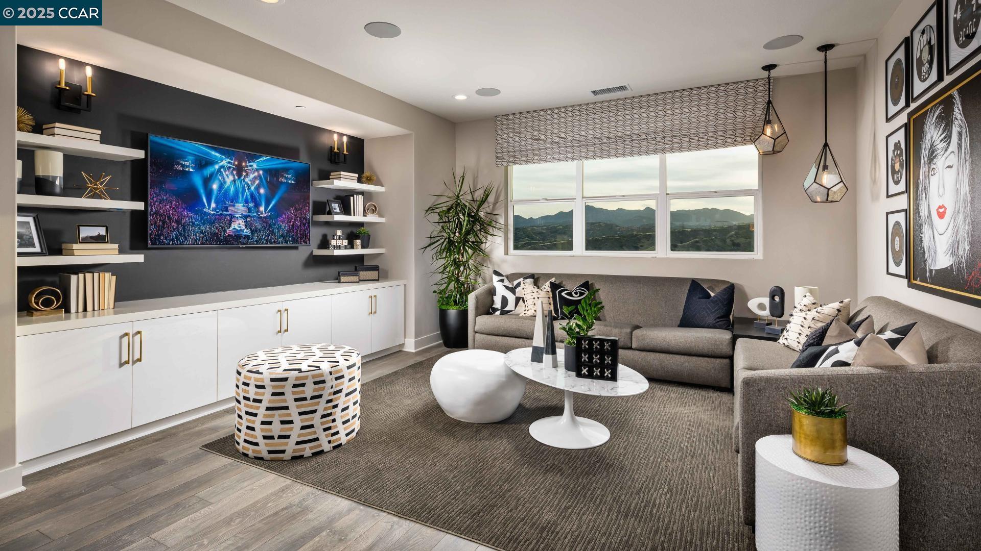 Detail Gallery Image 4 of 24 For 2135 via Santa Elena, Morgan Hill,  CA 95037 - 5 Beds | 5/1 Baths
