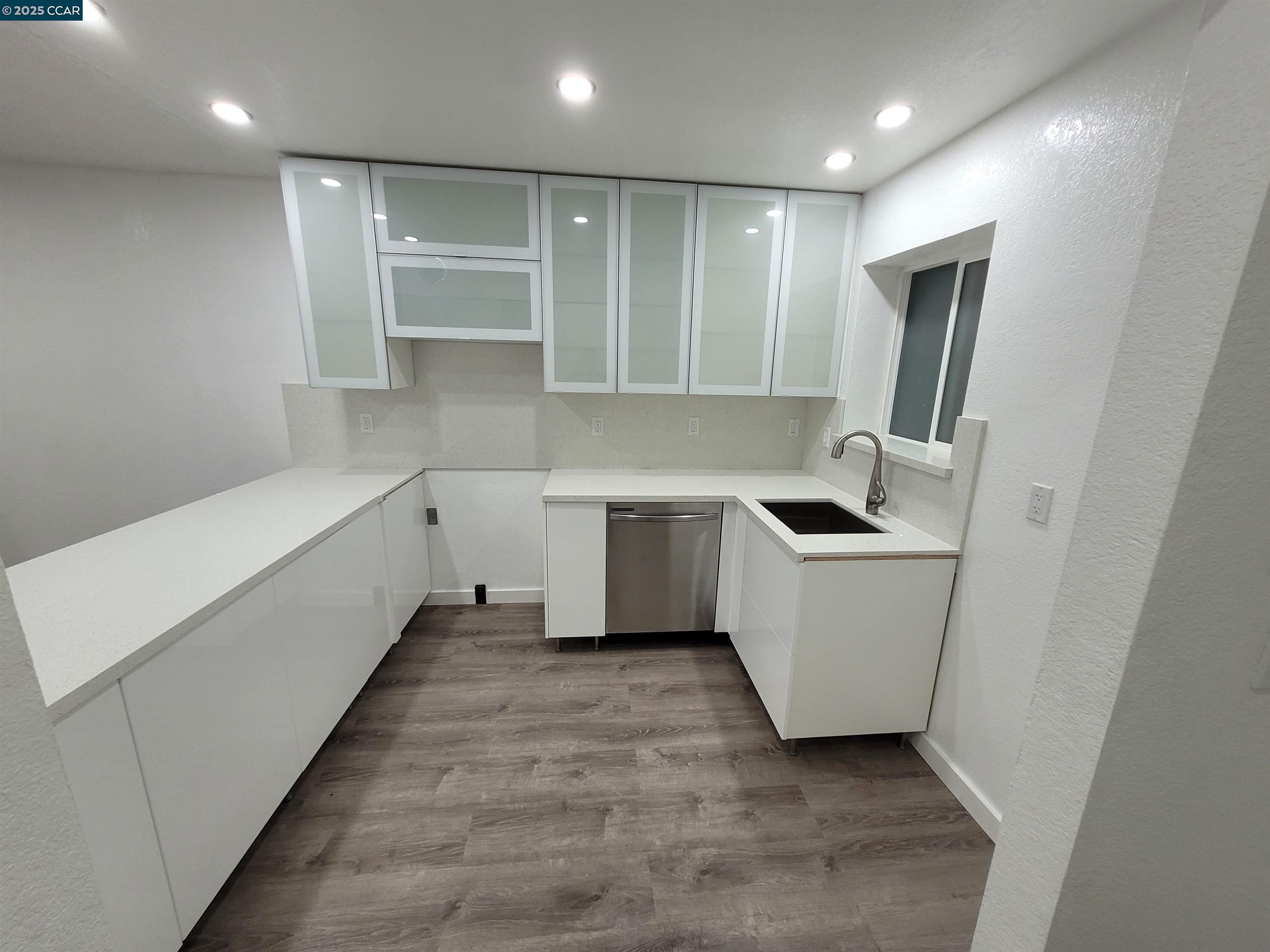 Browse active condo listings in ATCHISON VILLAGE