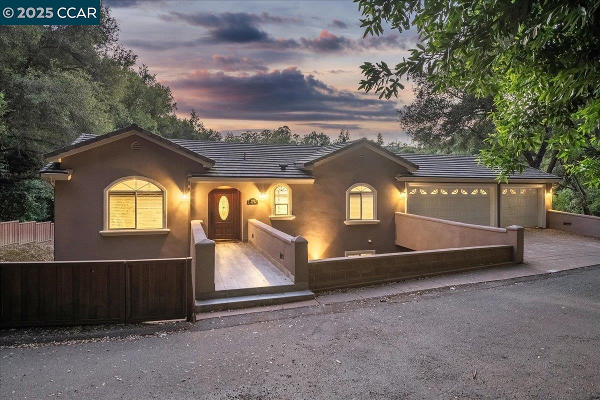Detail Gallery Image 1 of 1 For 4992 Fraga Rd, Castro Valley,  CA 94552 - 4 Beds | 3 Baths