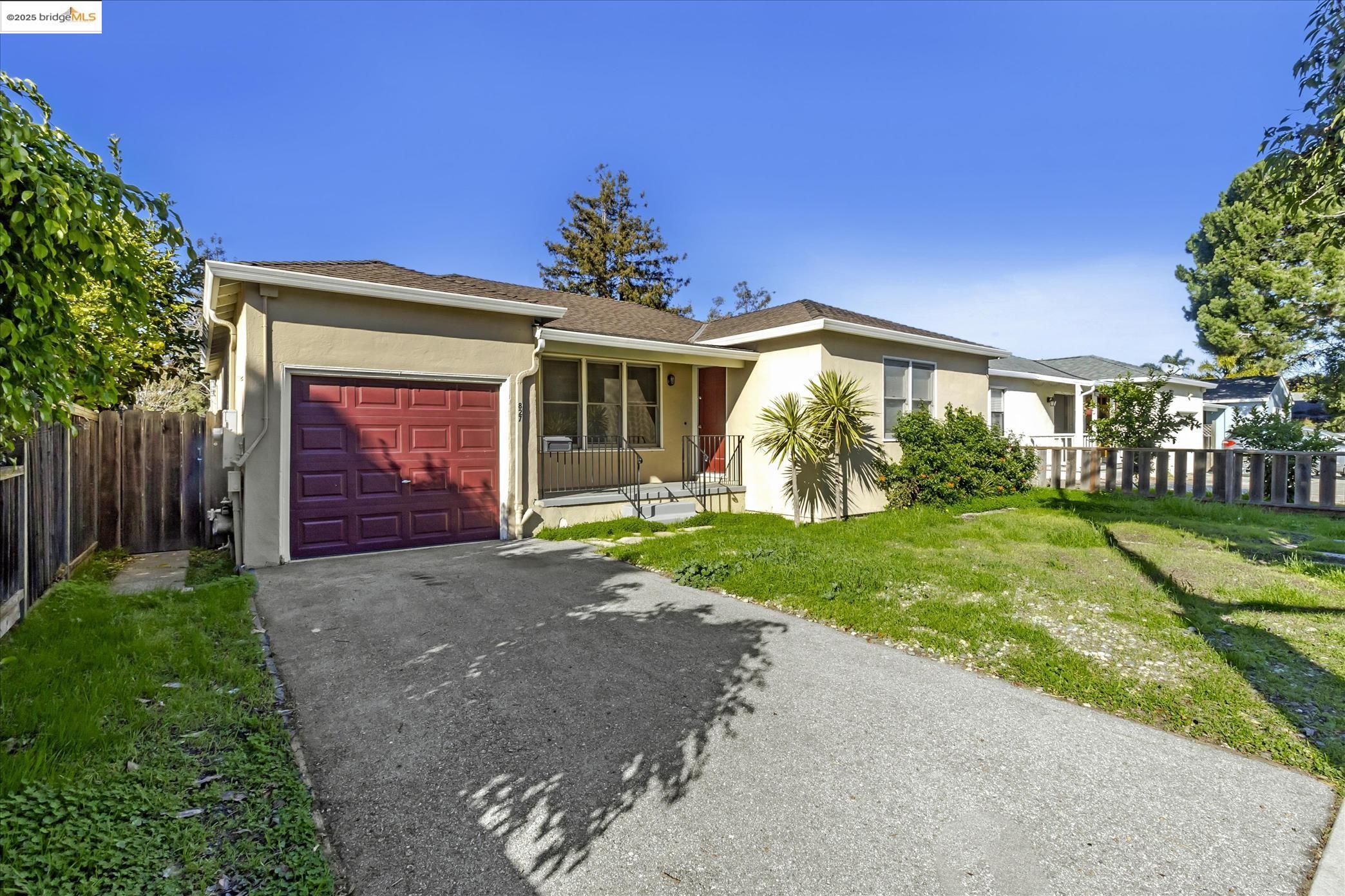 Detail Gallery Image 2 of 33 For 827 Chestnut St, Redwood City,  CA 94063 - 2 Beds | 1 Baths
