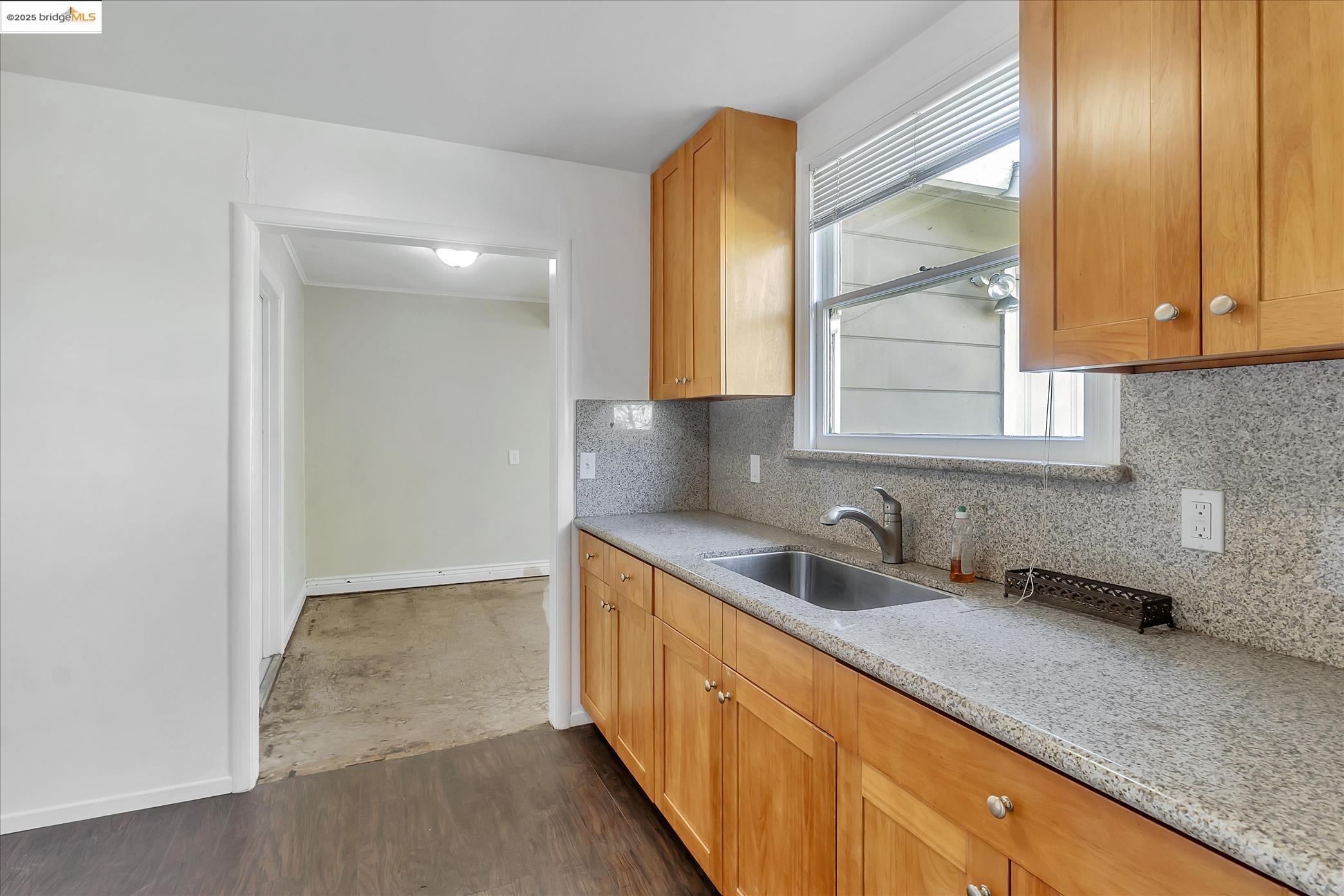 Detail Gallery Image 11 of 33 For 827 Chestnut St, Redwood City,  CA 94063 - 2 Beds | 1 Baths