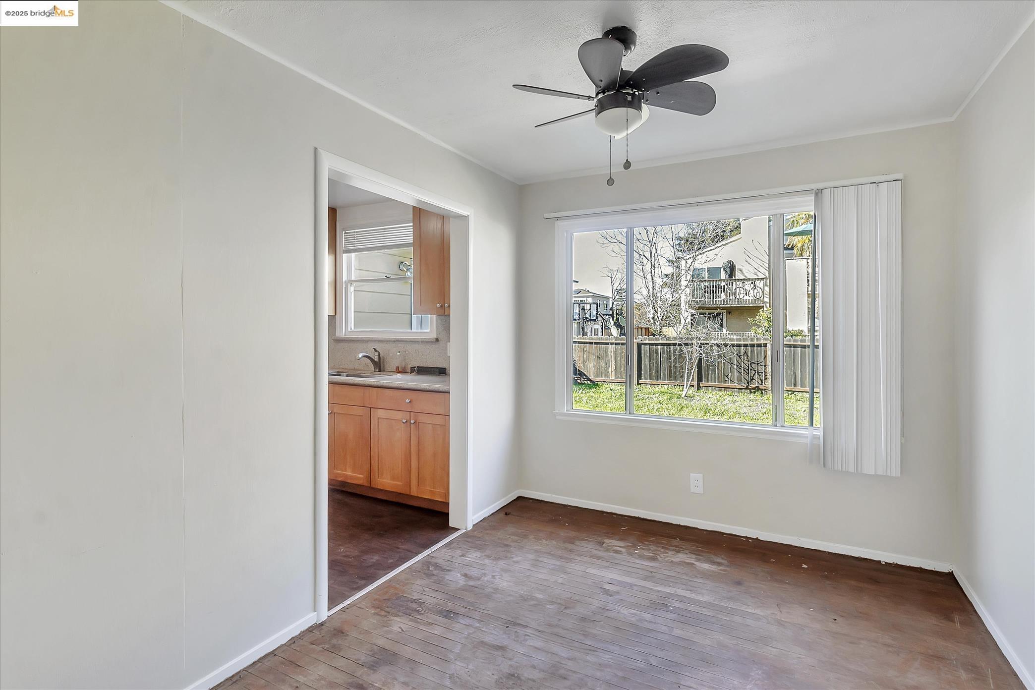 Detail Gallery Image 14 of 33 For 827 Chestnut St, Redwood City,  CA 94063 - 2 Beds | 1 Baths