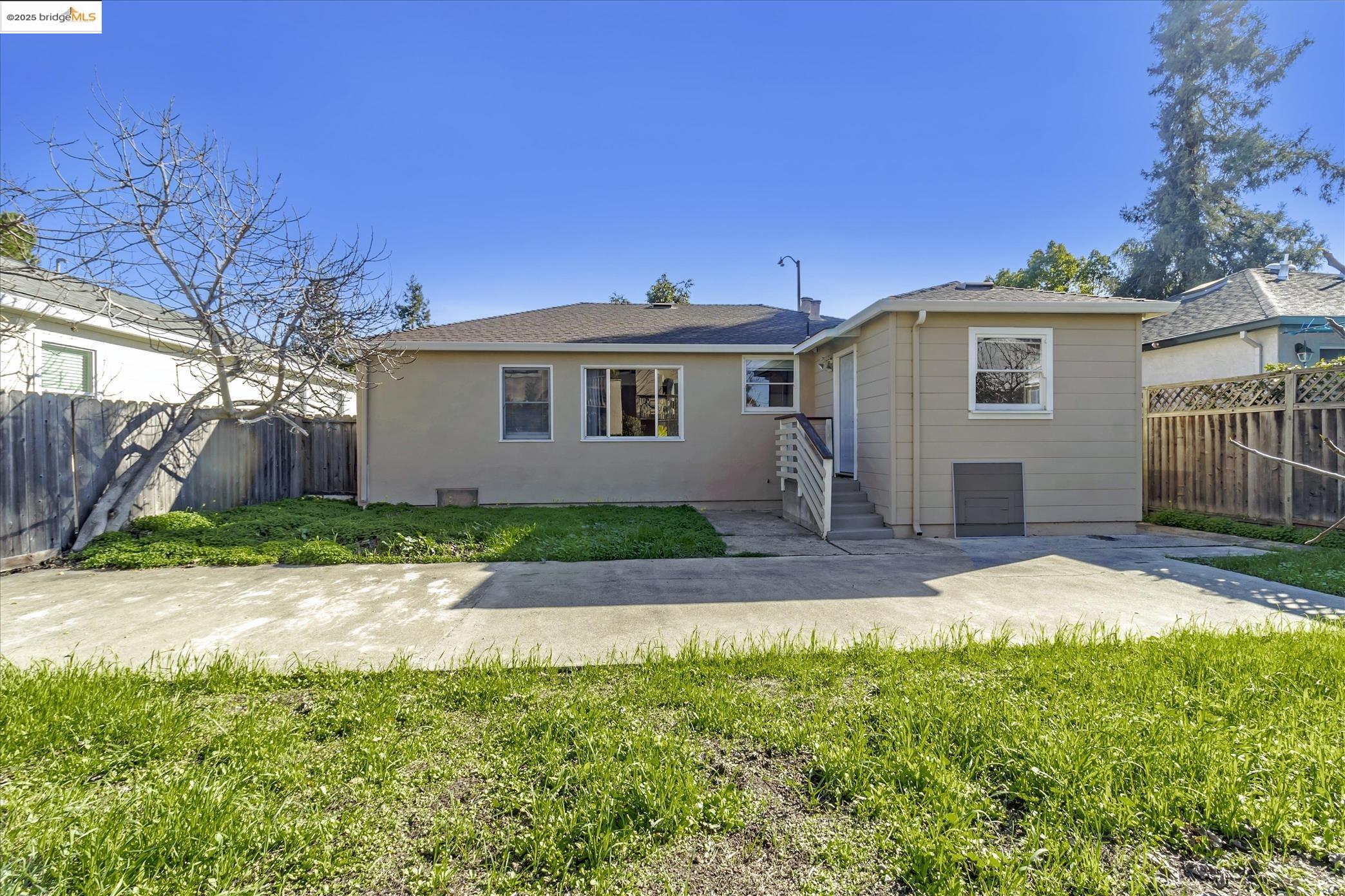 Detail Gallery Image 29 of 33 For 827 Chestnut St, Redwood City,  CA 94063 - 2 Beds | 1 Baths