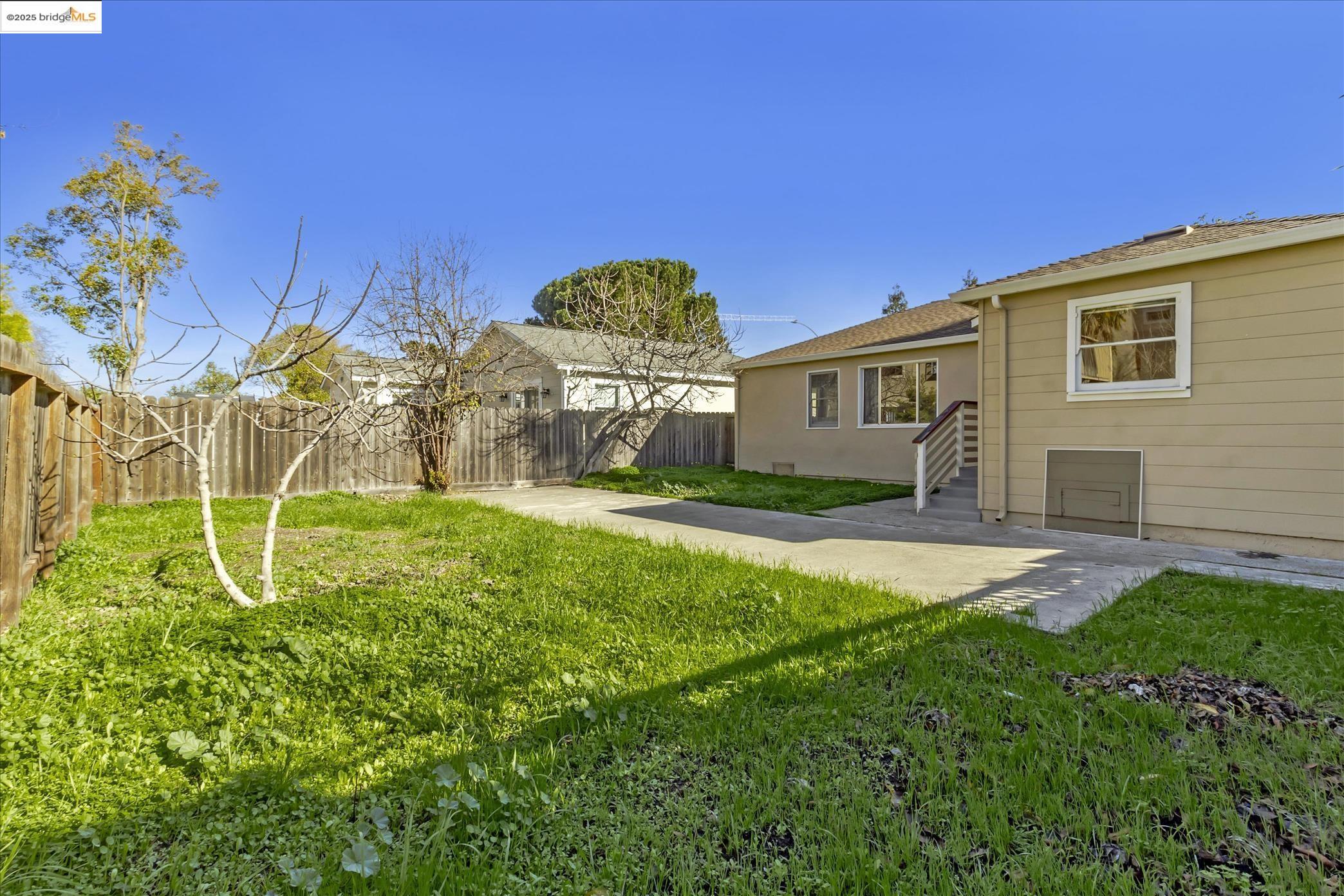 Detail Gallery Image 30 of 33 For 827 Chestnut St, Redwood City,  CA 94063 - 2 Beds | 1 Baths