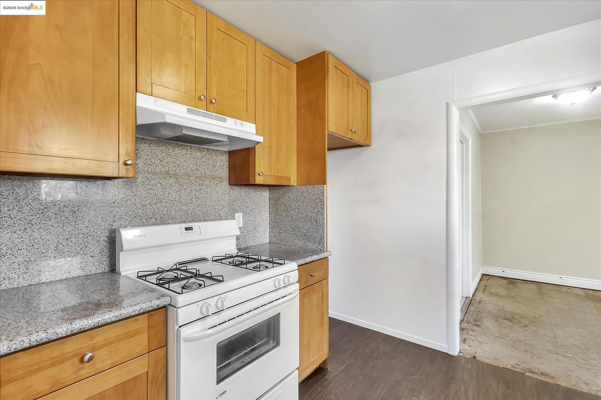Detail Gallery Image 10 of 33 For 827 Chestnut St, Redwood City,  CA 94063 - 2 Beds | 1 Baths