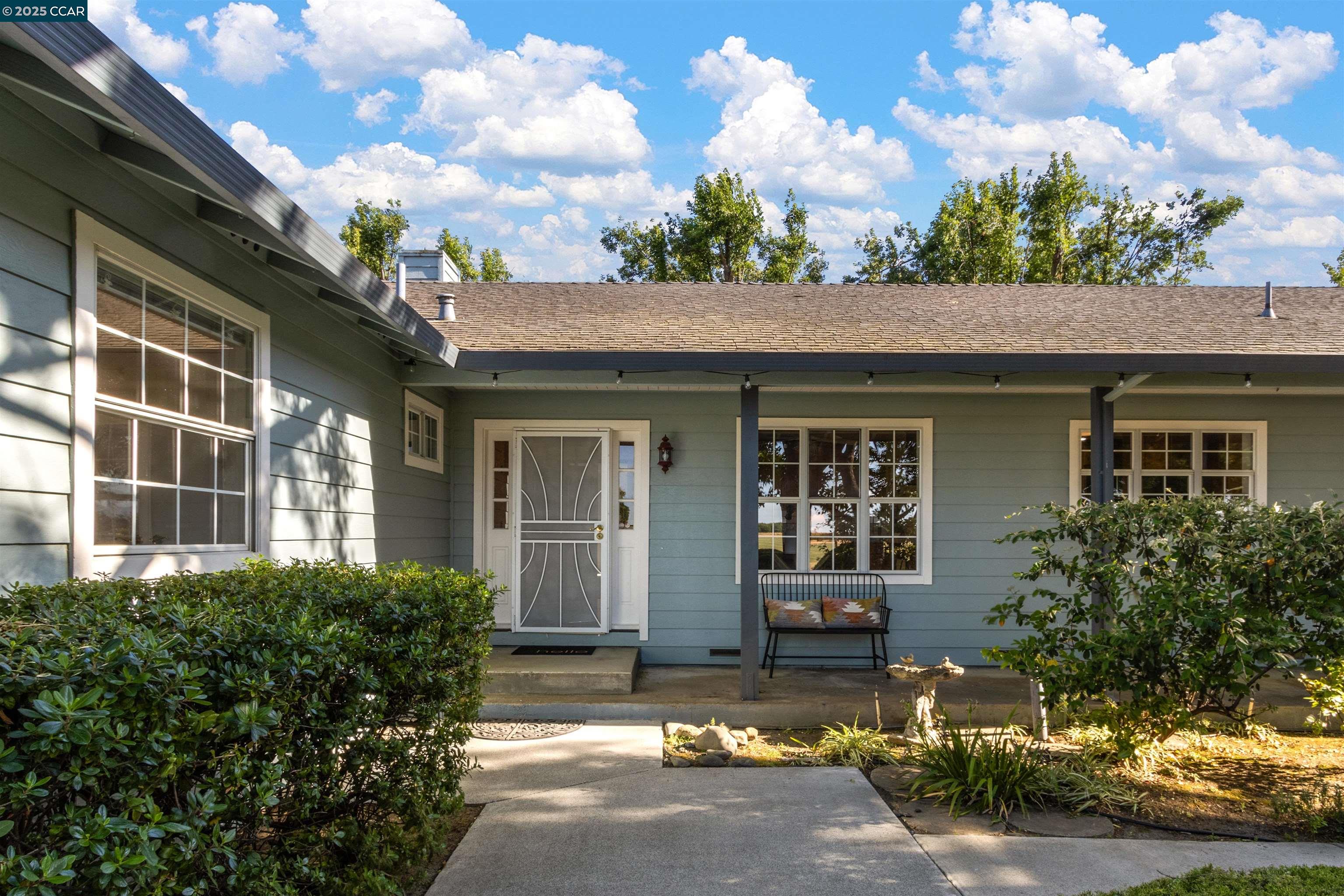 Detail Gallery Image 5 of 60 For 5435 Box R Ranch Rd, Vacaville,  CA 95687 - 4 Beds | 2/2 Baths