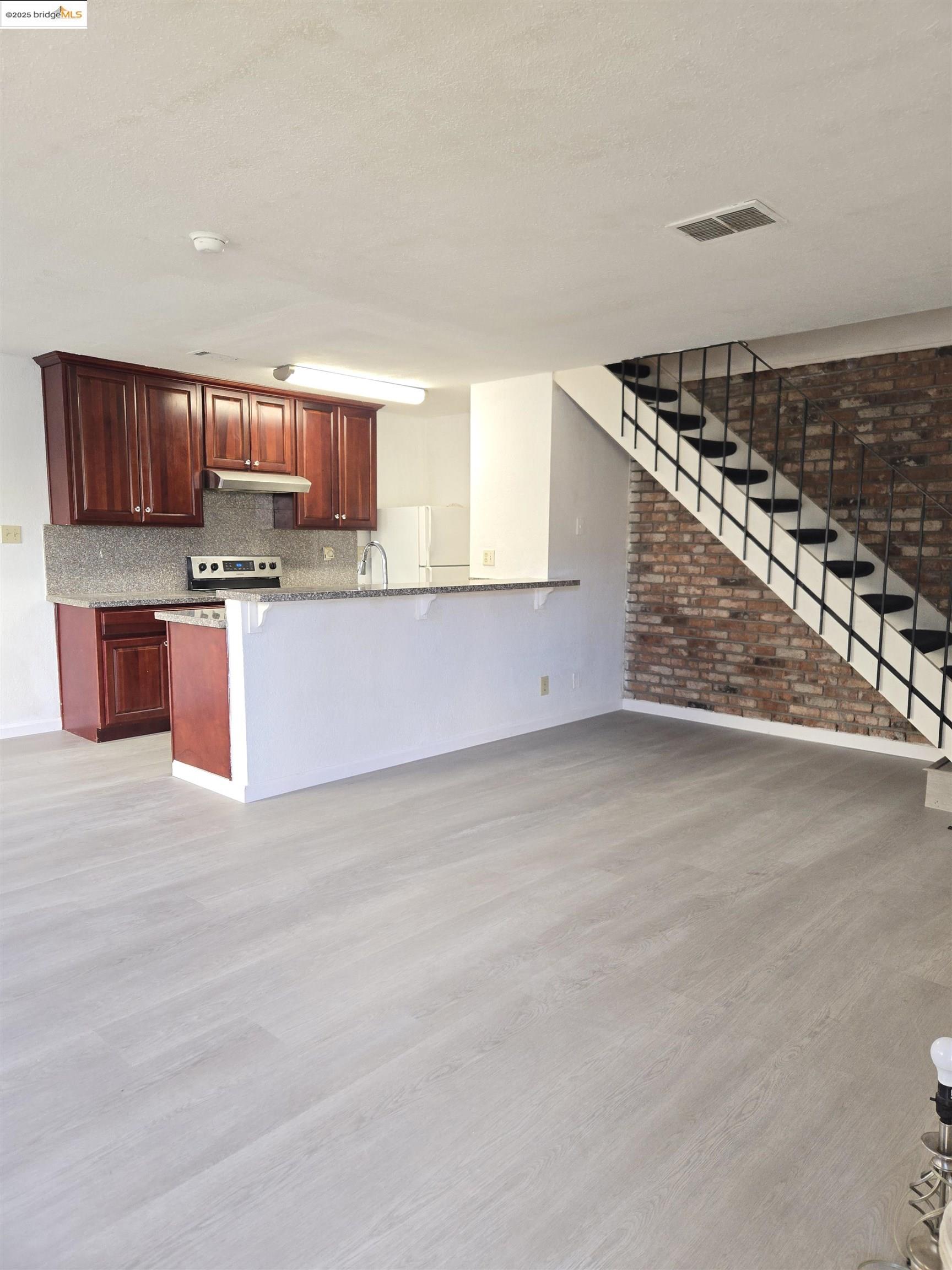 Photo #2: 41082318 Listing 