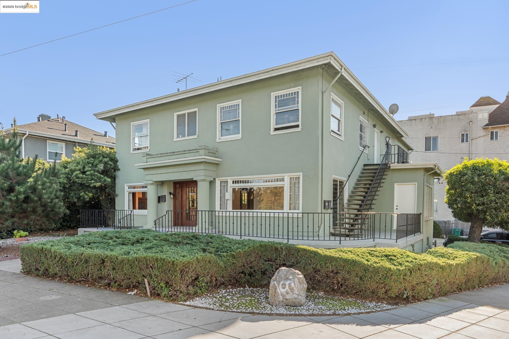 Detail Gallery Image 2 of 41 For 1001 Macarthur Blvd, Oakland,  CA 94610 - – Beds | – Baths