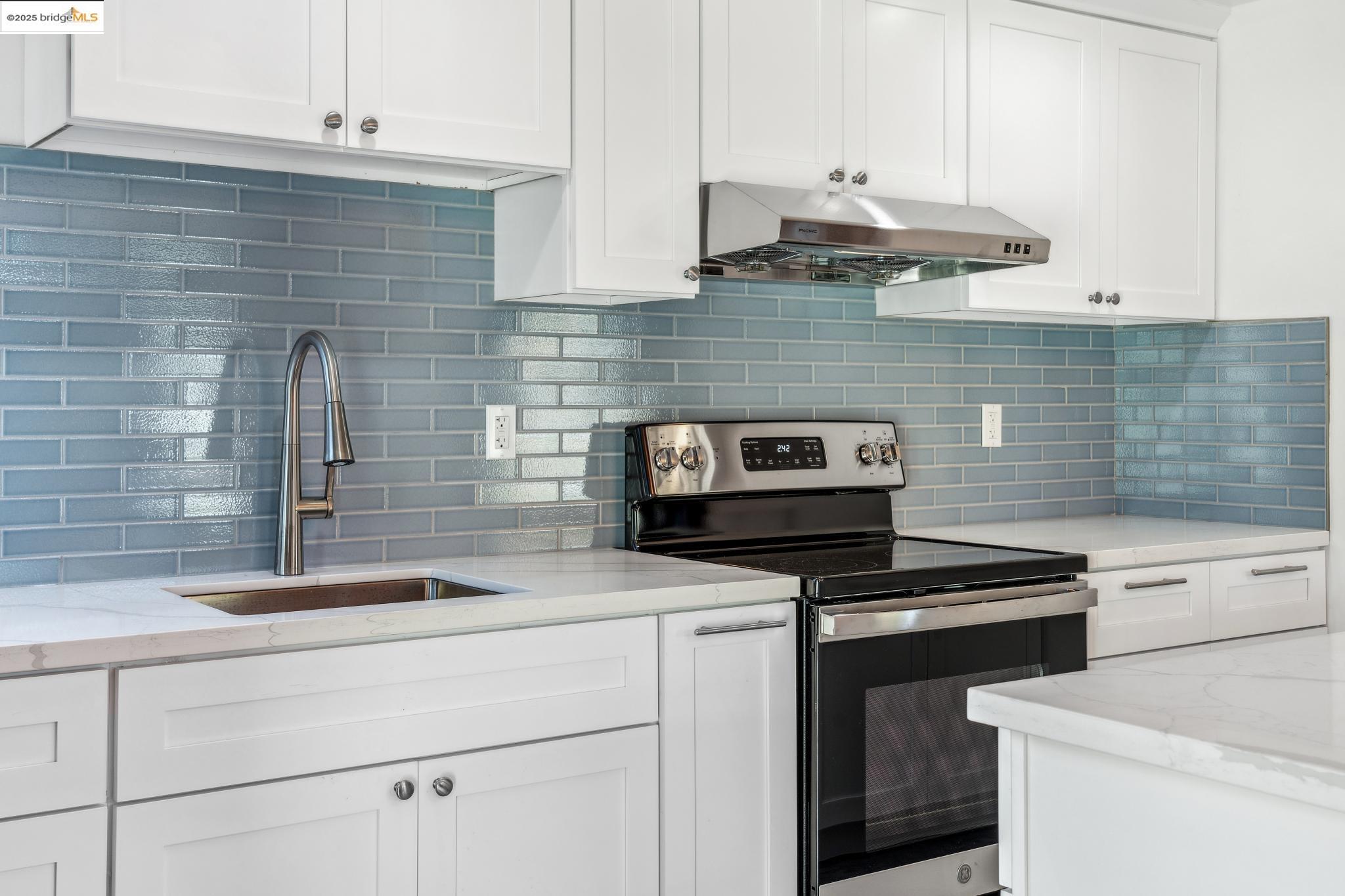 Detail Gallery Image 11 of 41 For 1001 Macarthur Blvd, Oakland,  CA 94610 - – Beds | – Baths