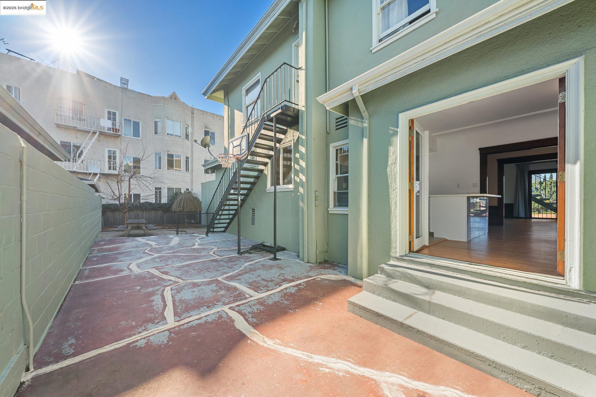 Detail Gallery Image 33 of 41 For 1001 Macarthur Blvd, Oakland,  CA 94610 - – Beds | – Baths