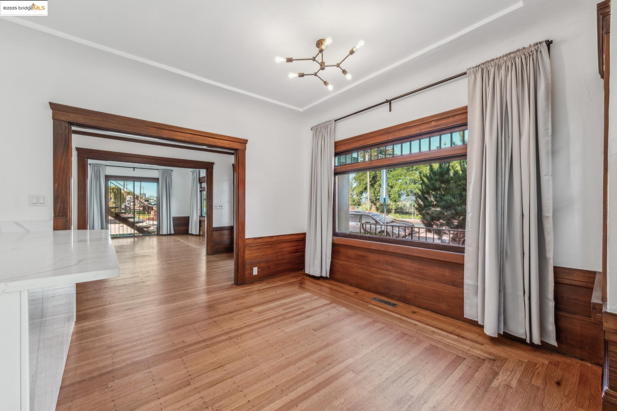 Detail Gallery Image 5 of 41 For 1001 Macarthur Blvd, Oakland,  CA 94610 - – Beds | – Baths