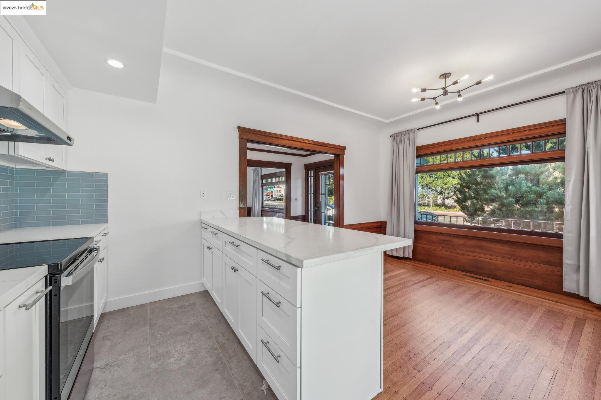 Detail Gallery Image 8 of 41 For 1001 Macarthur Blvd, Oakland,  CA 94610 - – Beds | – Baths