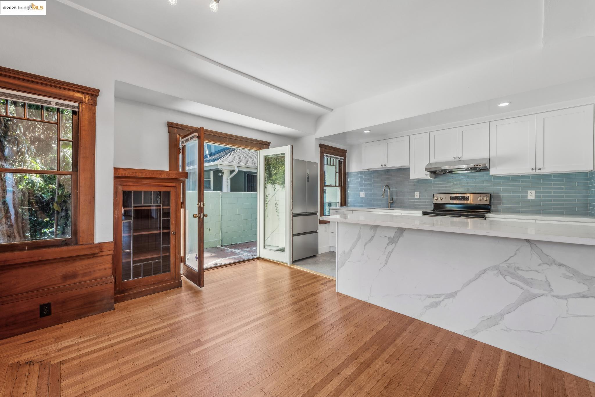 Detail Gallery Image 10 of 41 For 1001 Macarthur Blvd, Oakland,  CA 94610 - – Beds | – Baths