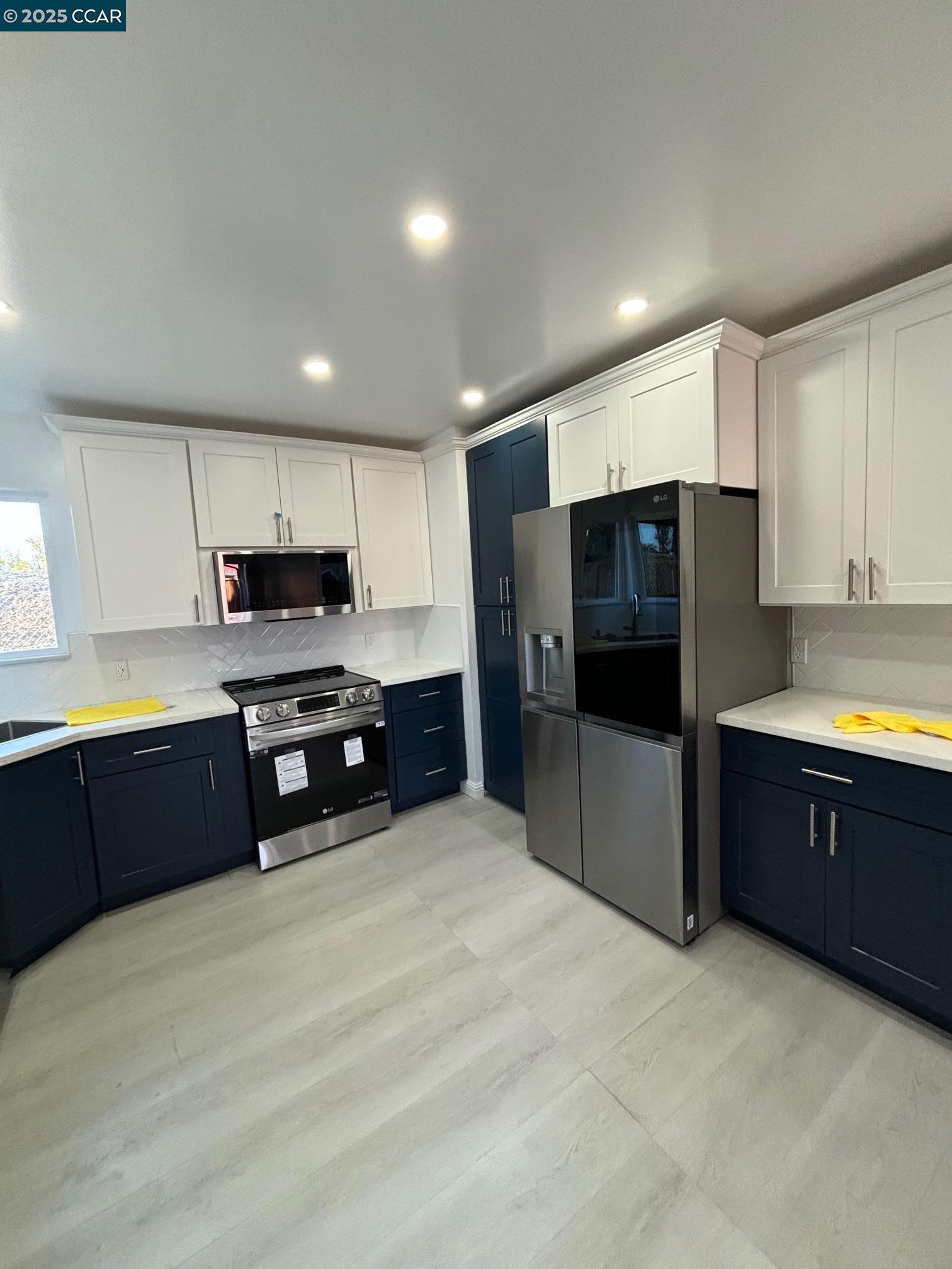 Detail Gallery Image 1 of 1 For 4554 Lakeshore Dr, Santa Clara,  CA 95054 - 2 Beds | 1 Baths