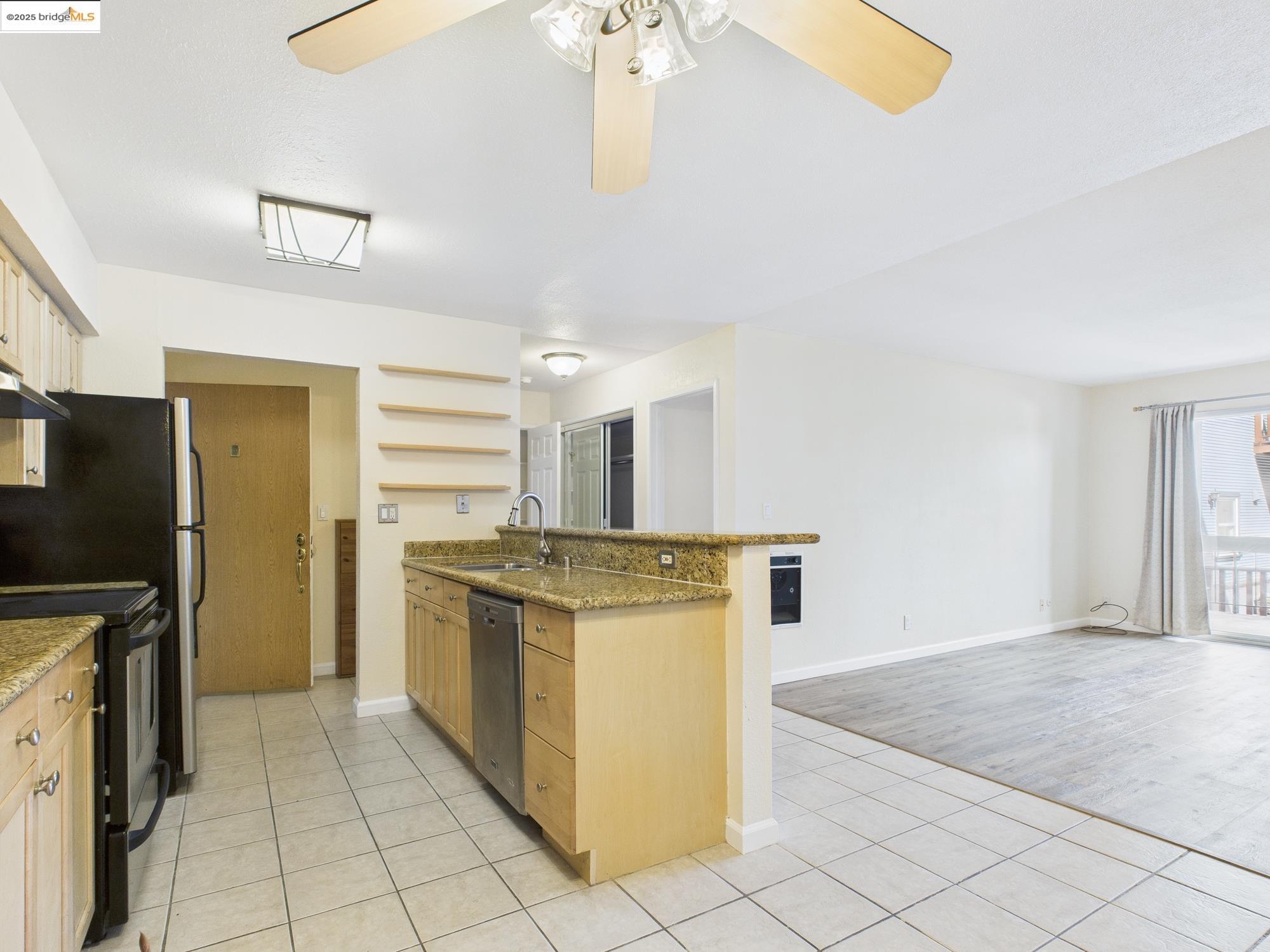 Detail Gallery Image 1 of 1 For 466 Crescent St #102,  Oakland,  CA 94610 - 1 Beds | 1 Baths