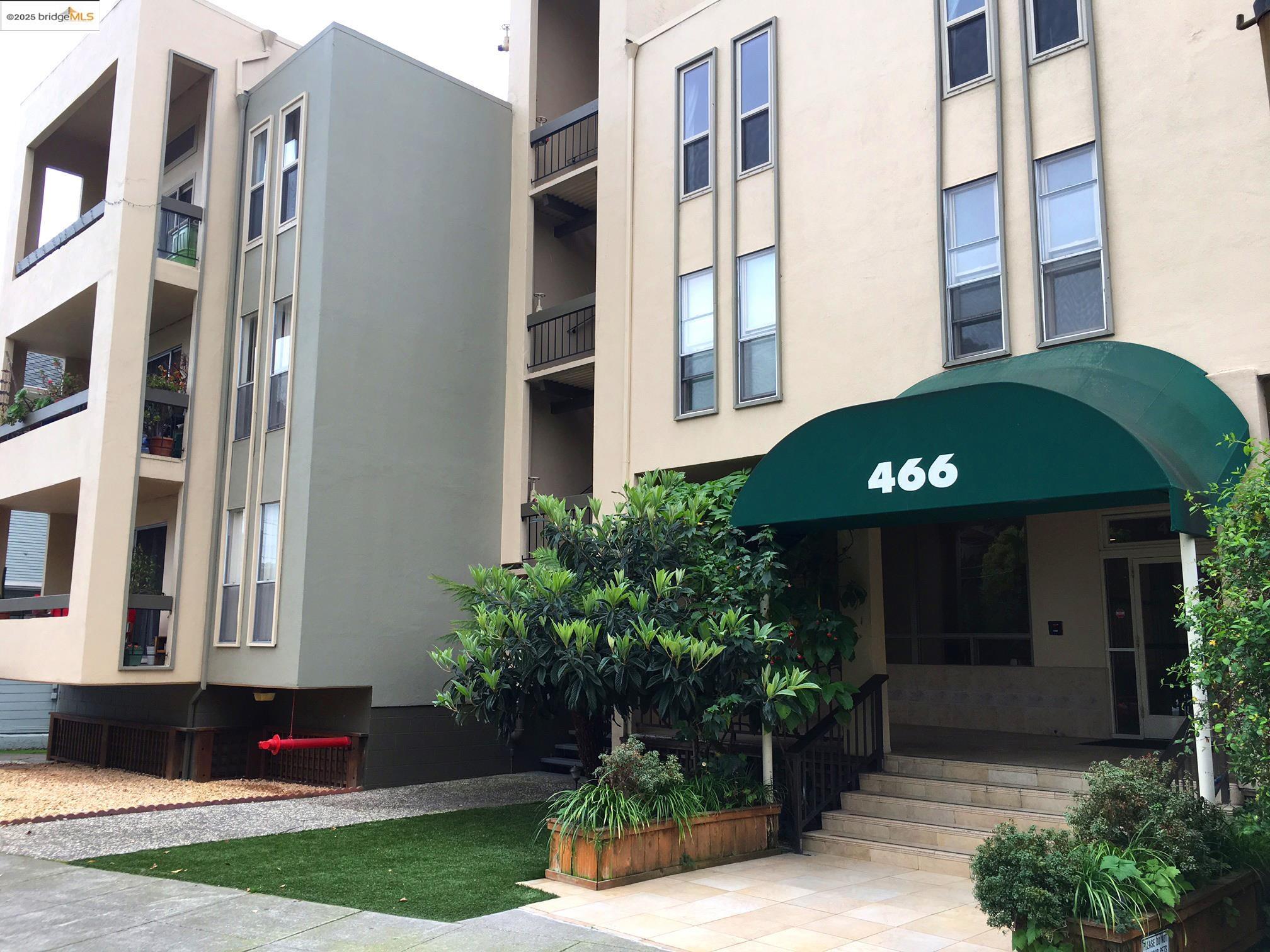 Detail Gallery Image 2 of 27 For 466 Crescent St #102,  Oakland,  CA 94610 - 1 Beds | 1 Baths