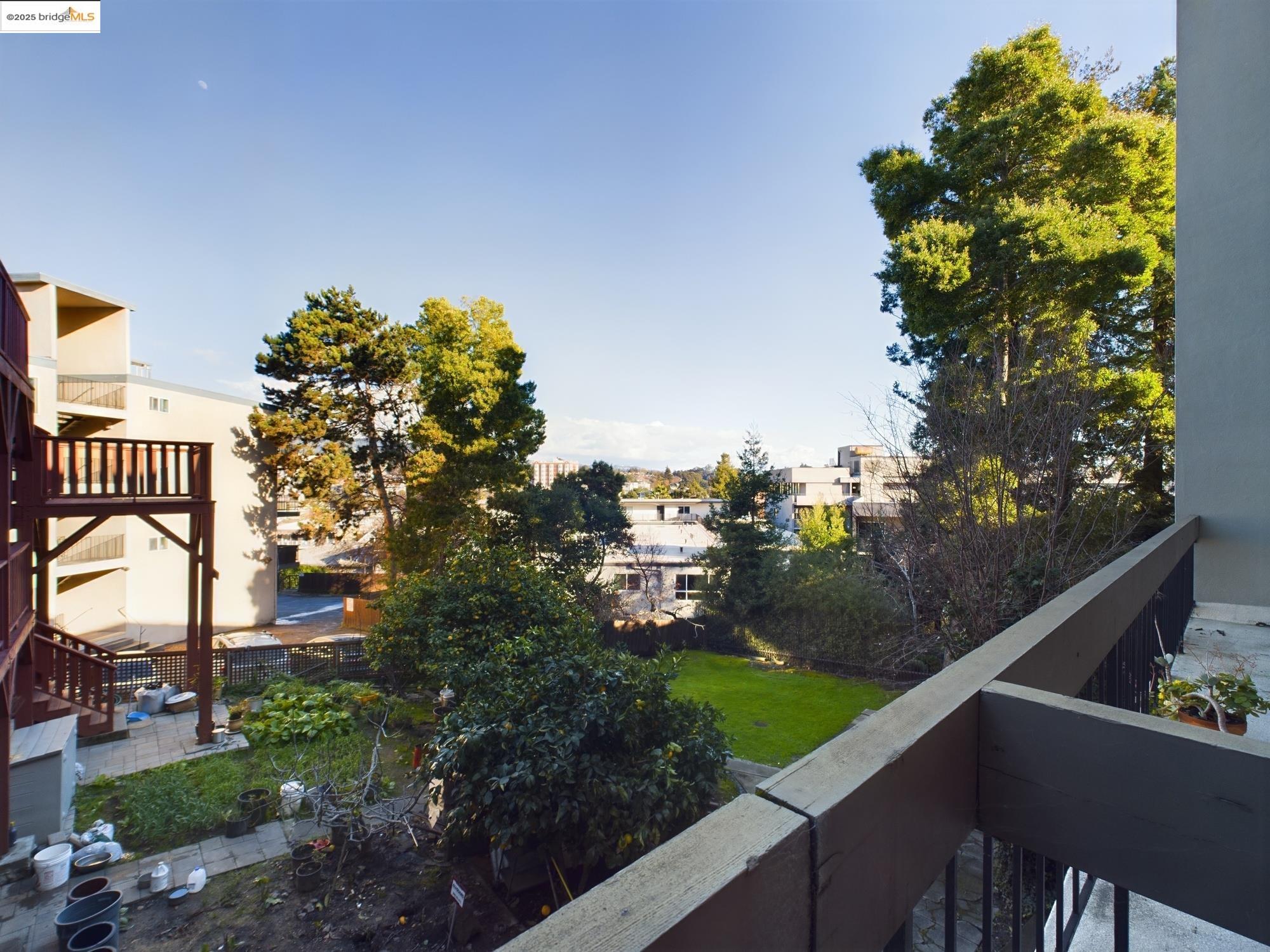 Detail Gallery Image 15 of 27 For 466 Crescent St #102,  Oakland,  CA 94610 - 1 Beds | 1 Baths