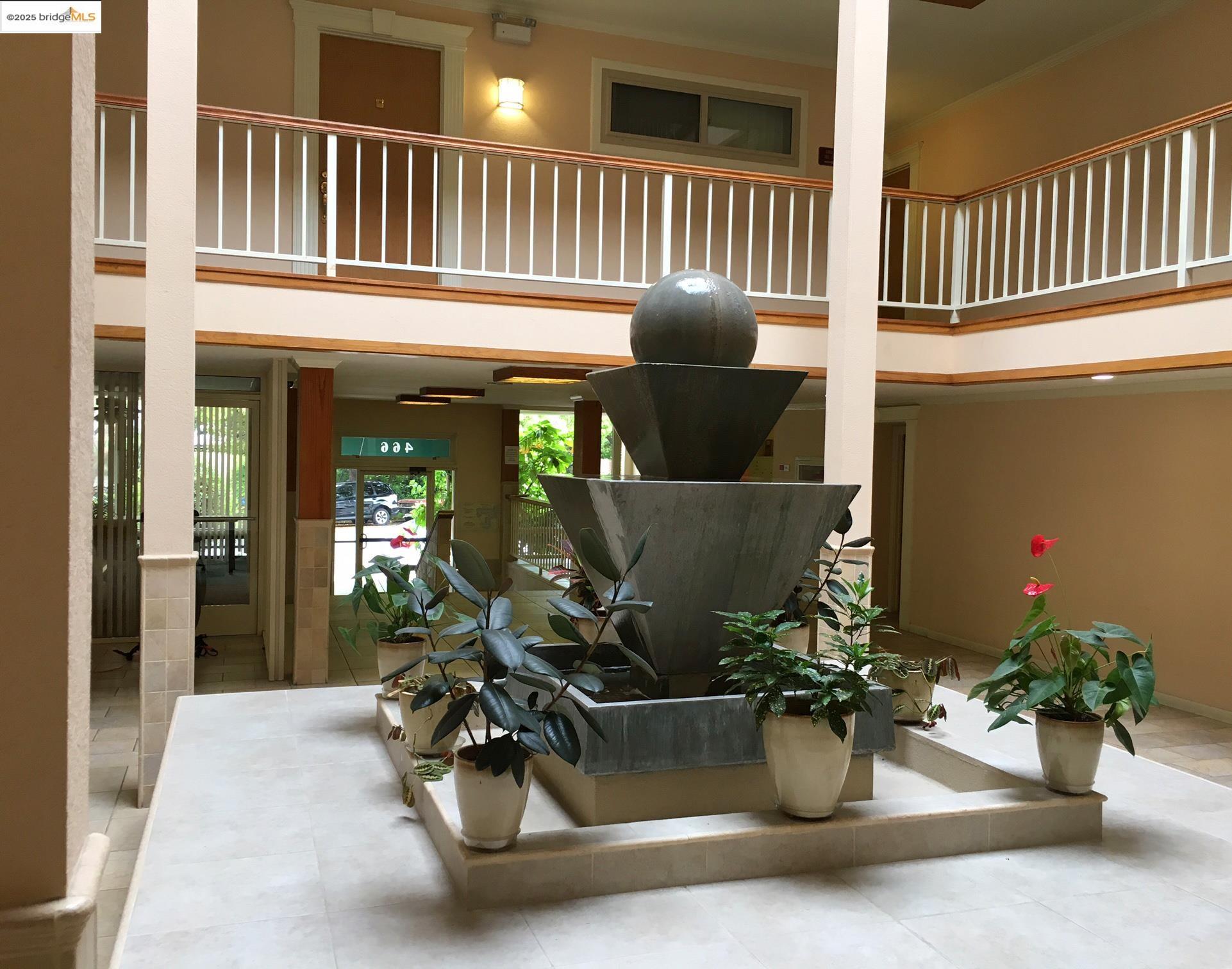 Detail Gallery Image 3 of 27 For 466 Crescent St #102,  Oakland,  CA 94610 - 1 Beds | 1 Baths
