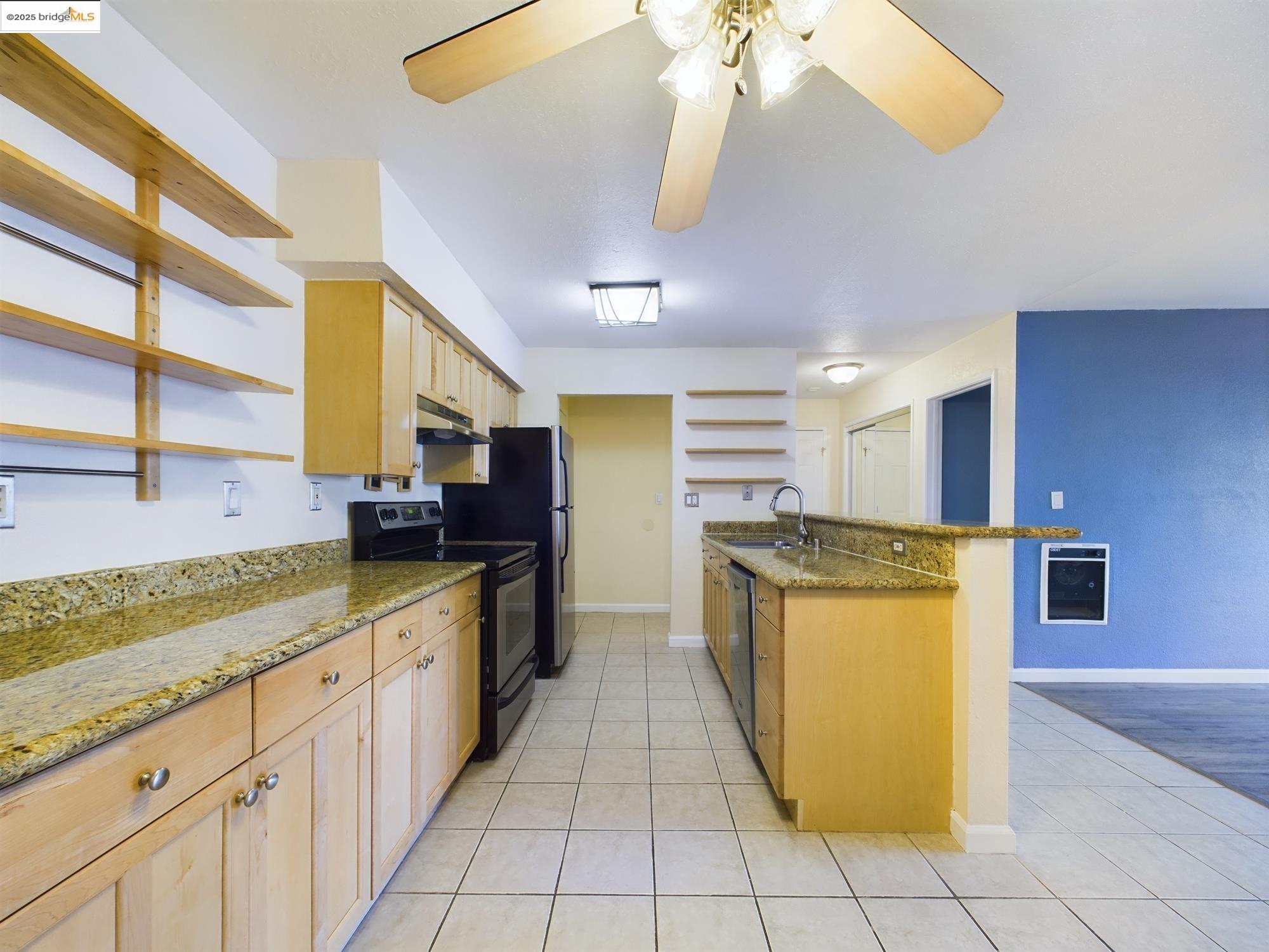 Detail Gallery Image 4 of 27 For 466 Crescent St #102,  Oakland,  CA 94610 - 1 Beds | 1 Baths