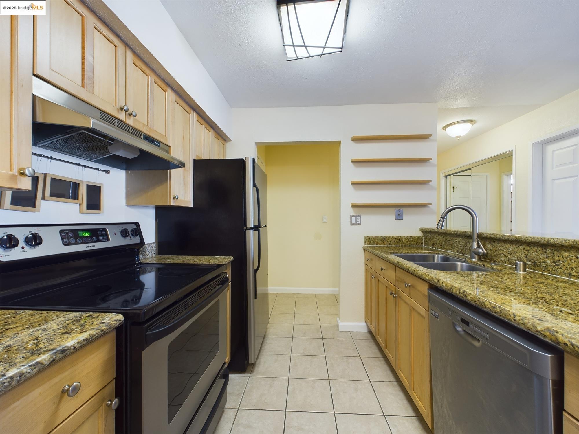 Detail Gallery Image 6 of 27 For 466 Crescent St #102,  Oakland,  CA 94610 - 1 Beds | 1 Baths