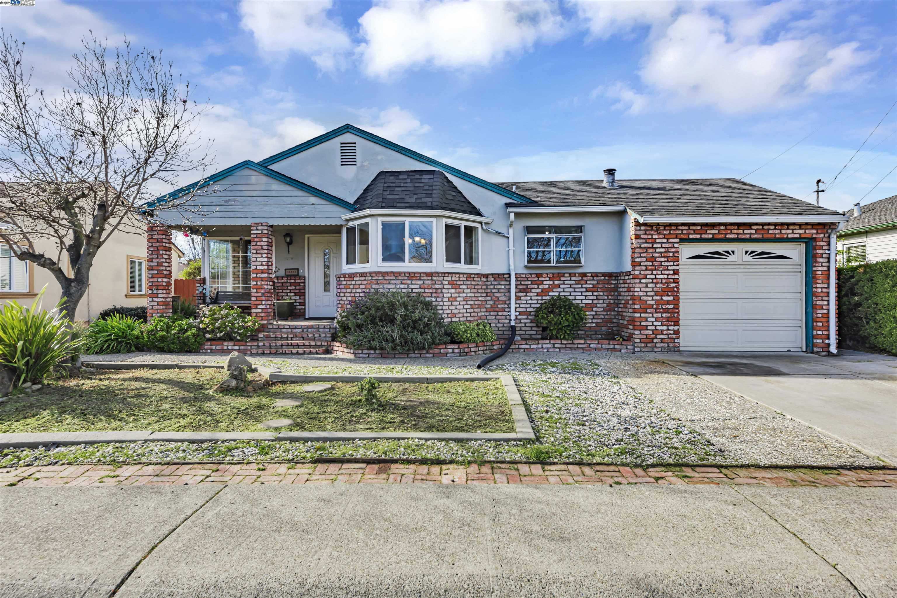 Detail Gallery Image 1 of 1 For 14973 Endicott St, San Leandro,  CA 94579 - 3 Beds | 2 Baths