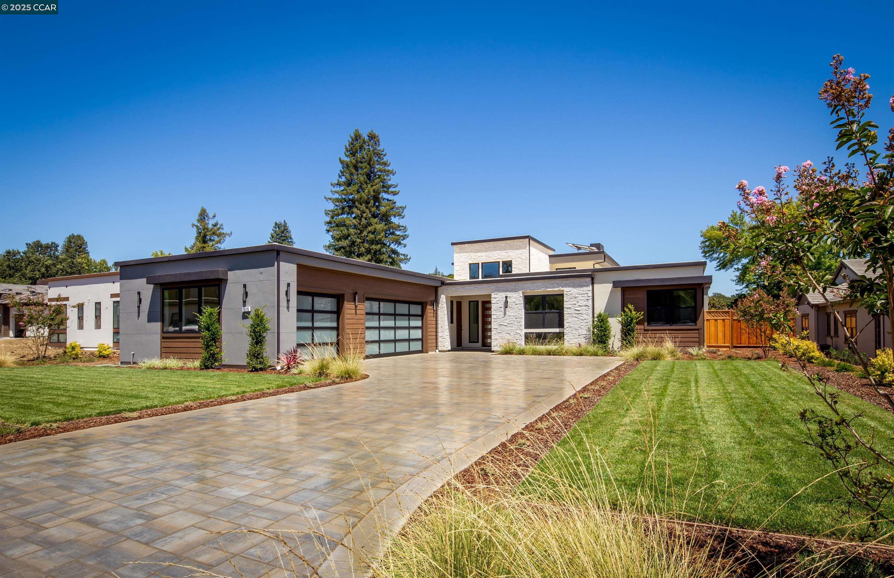 Detail Gallery Image 1 of 28 For 1070 Borrette Court, Napa,  CA 94558 - 4 Beds | 4/1 Baths